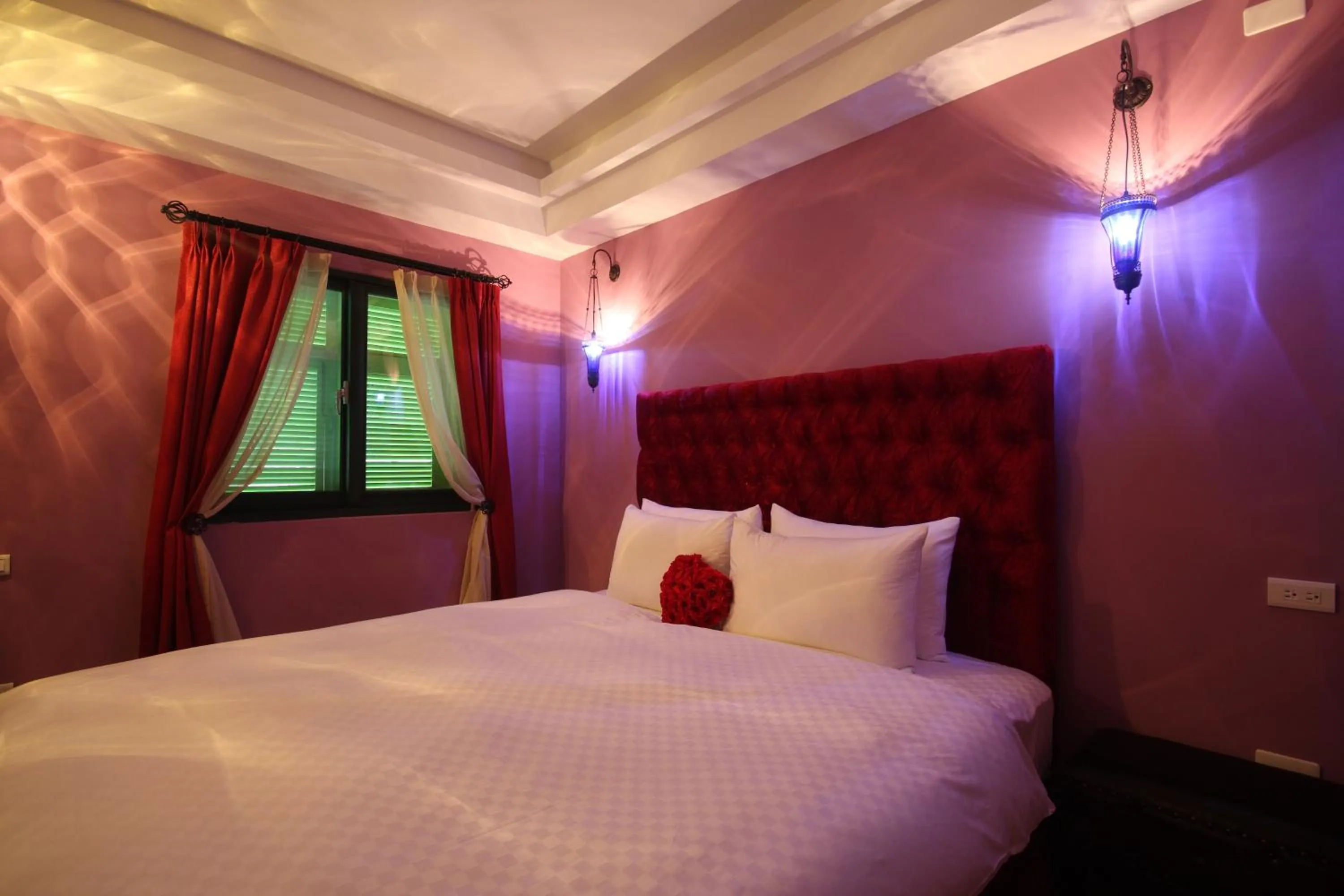 Decorative detail in Moroccan Holiday Suite