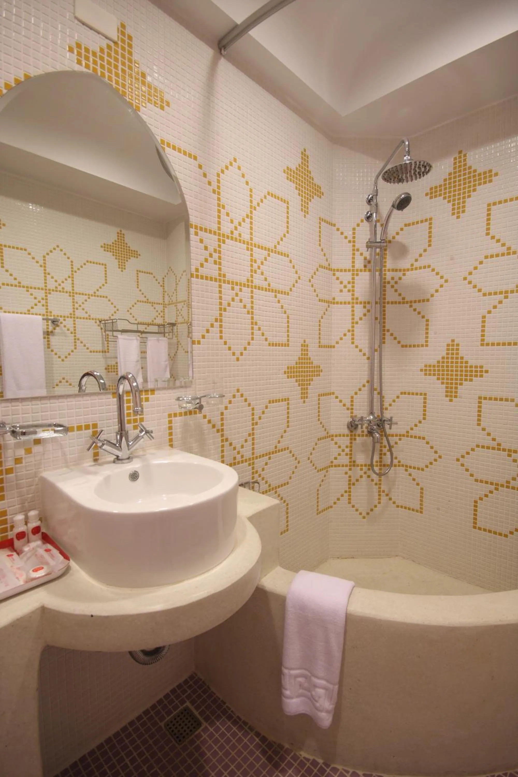 Bathroom in Moroccan Holiday Suite