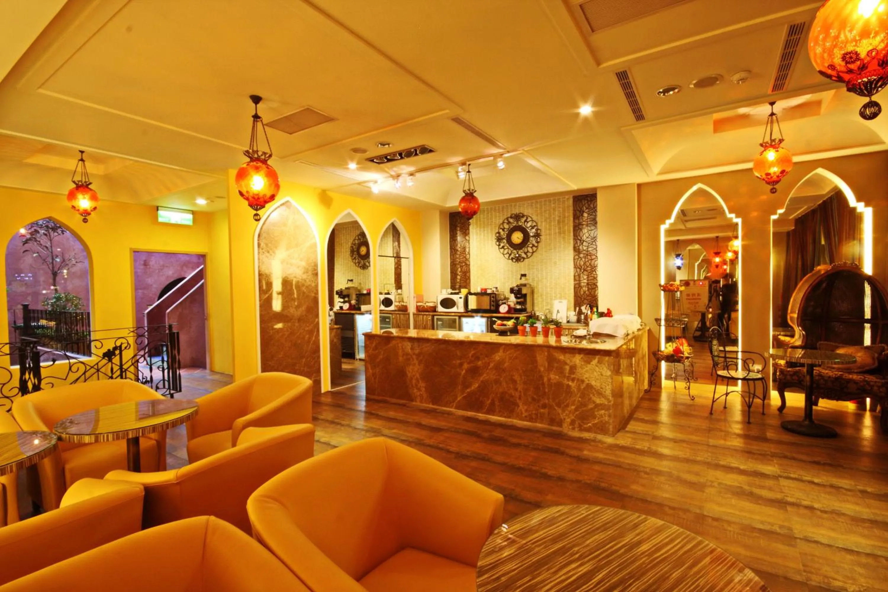 Restaurant/places to eat in Moroccan Holiday Suite