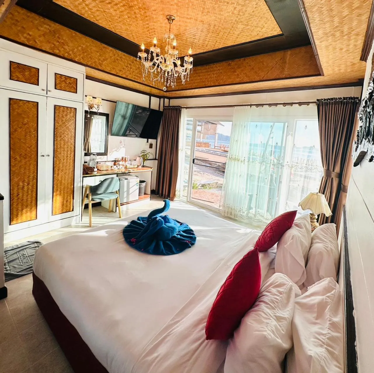 Bed in Koh Chang Resort