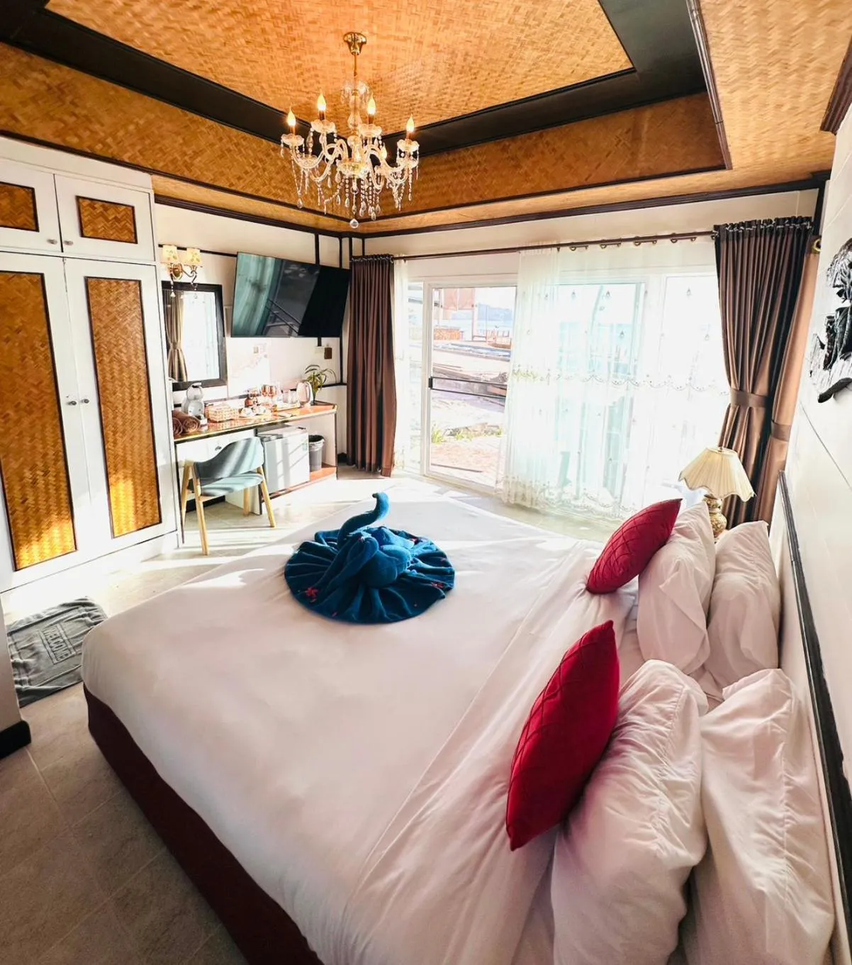 Bed in Koh Chang Resort