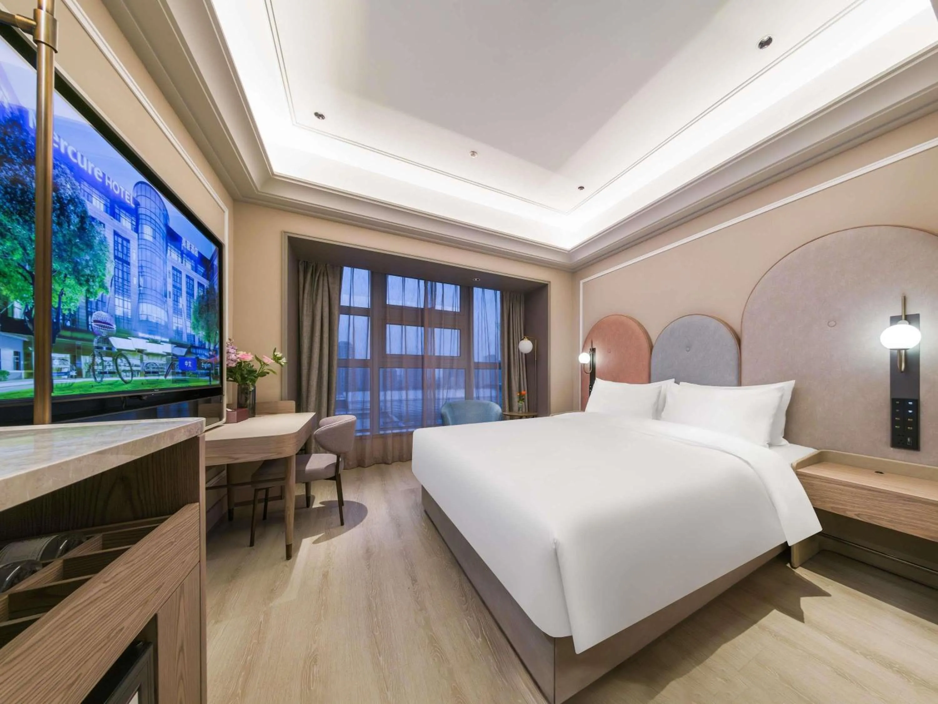 Bedroom, Bed in Mercure Wuxi East Railway Station