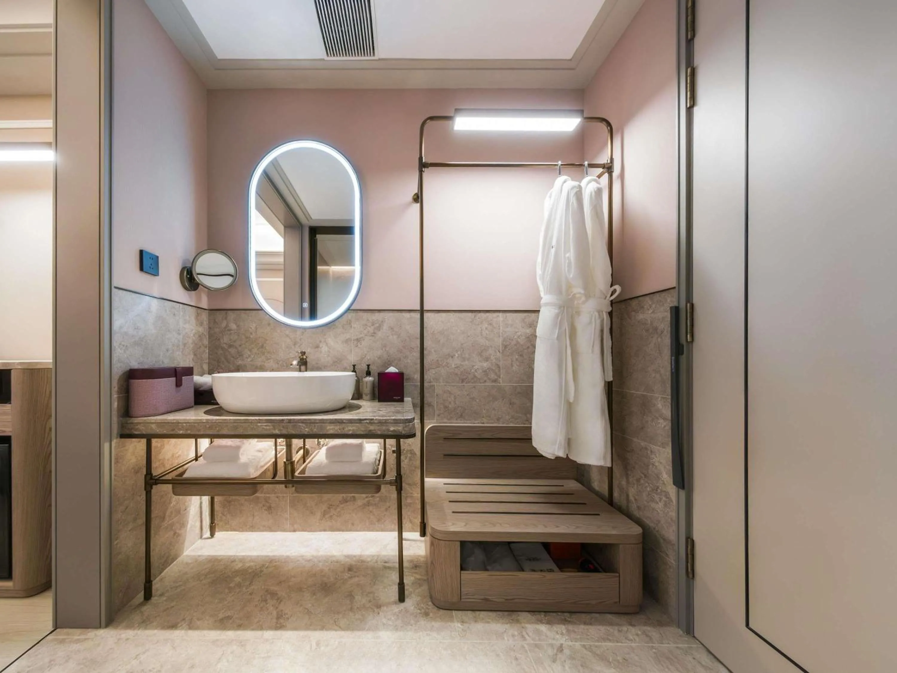 Bedroom in Mercure Wuxi East Railway Station