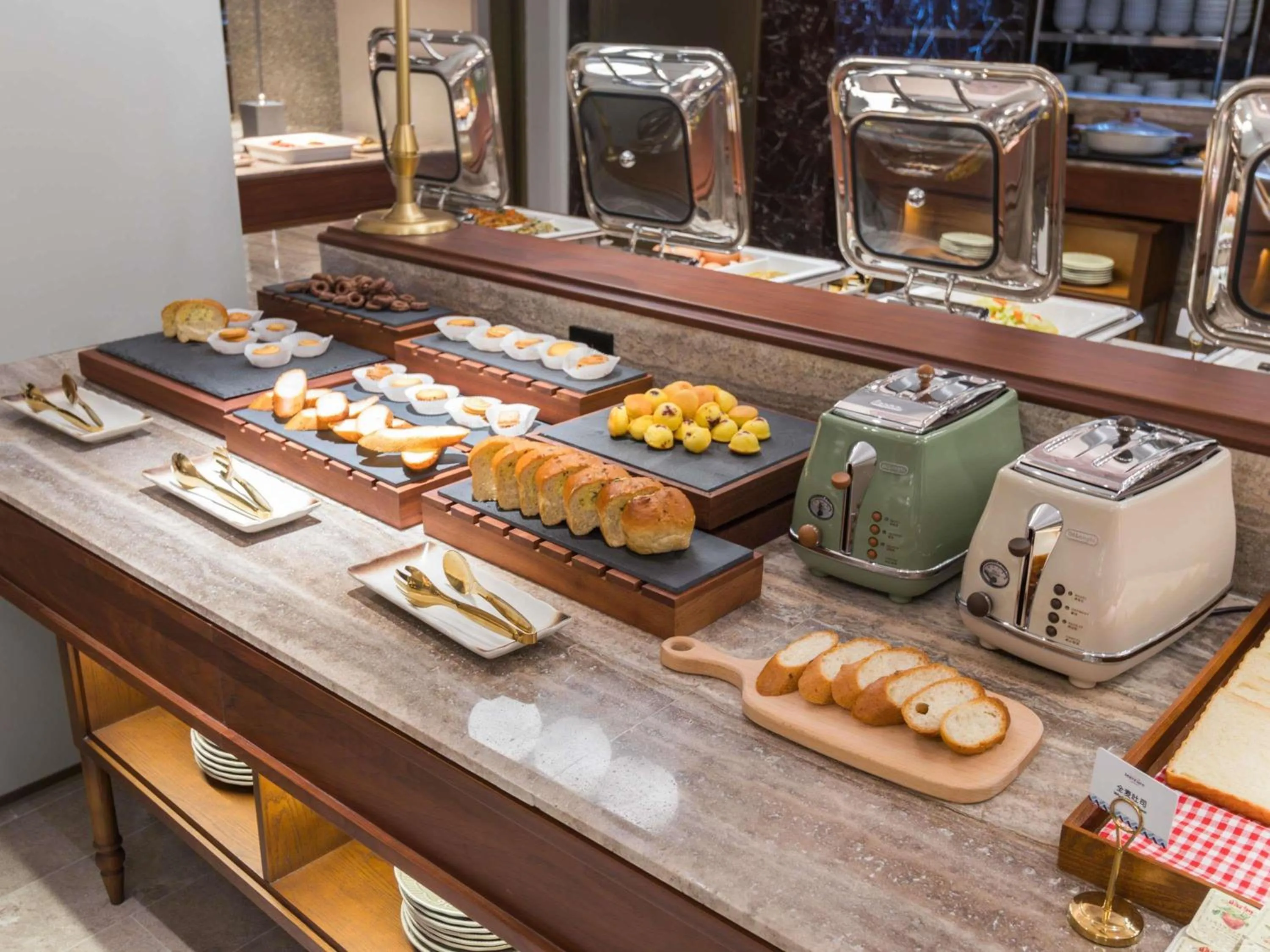Restaurant/places to eat in Mercure Wuxi East Railway Station