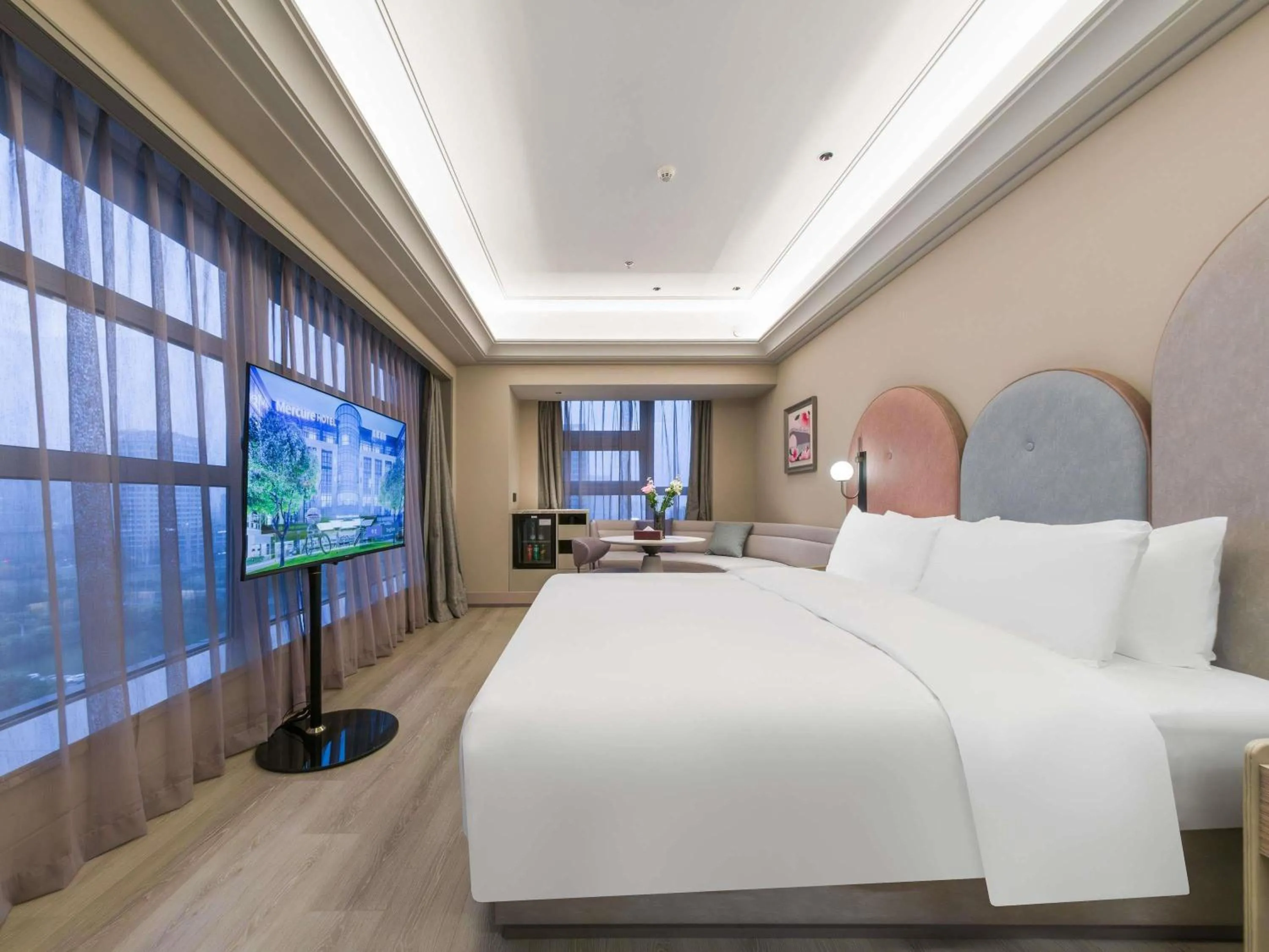 Bedroom, Bed in Mercure Wuxi East Railway Station