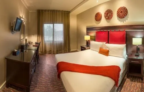 Bedroom, Bed in Mondior at Emperors Palace