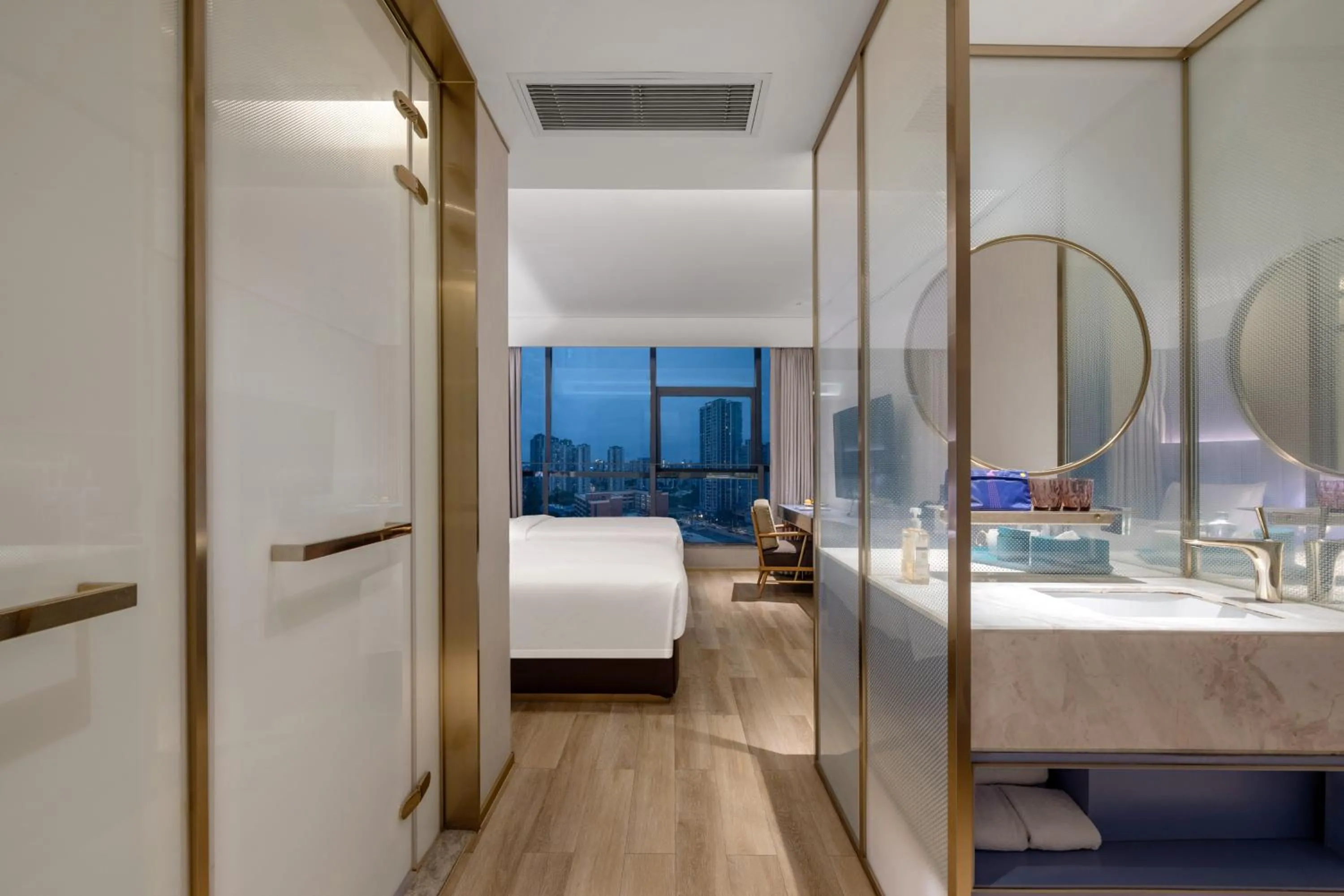 Bedroom, Bed in Manxin Hotel, Guanyinqiao, Chongqing