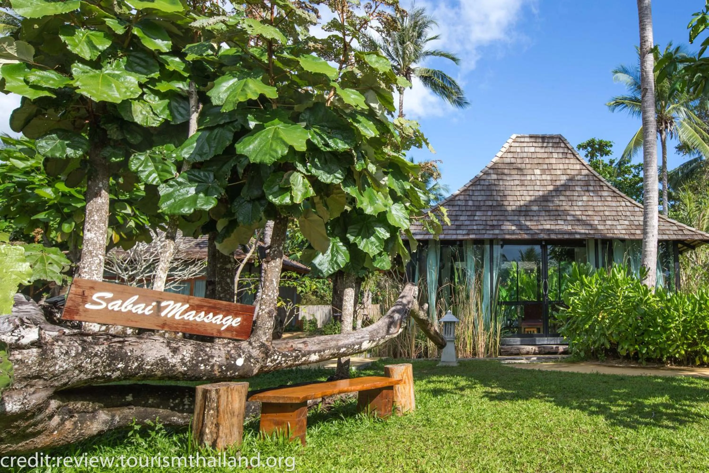 Property building in Andalay Beach Resort Koh Libong