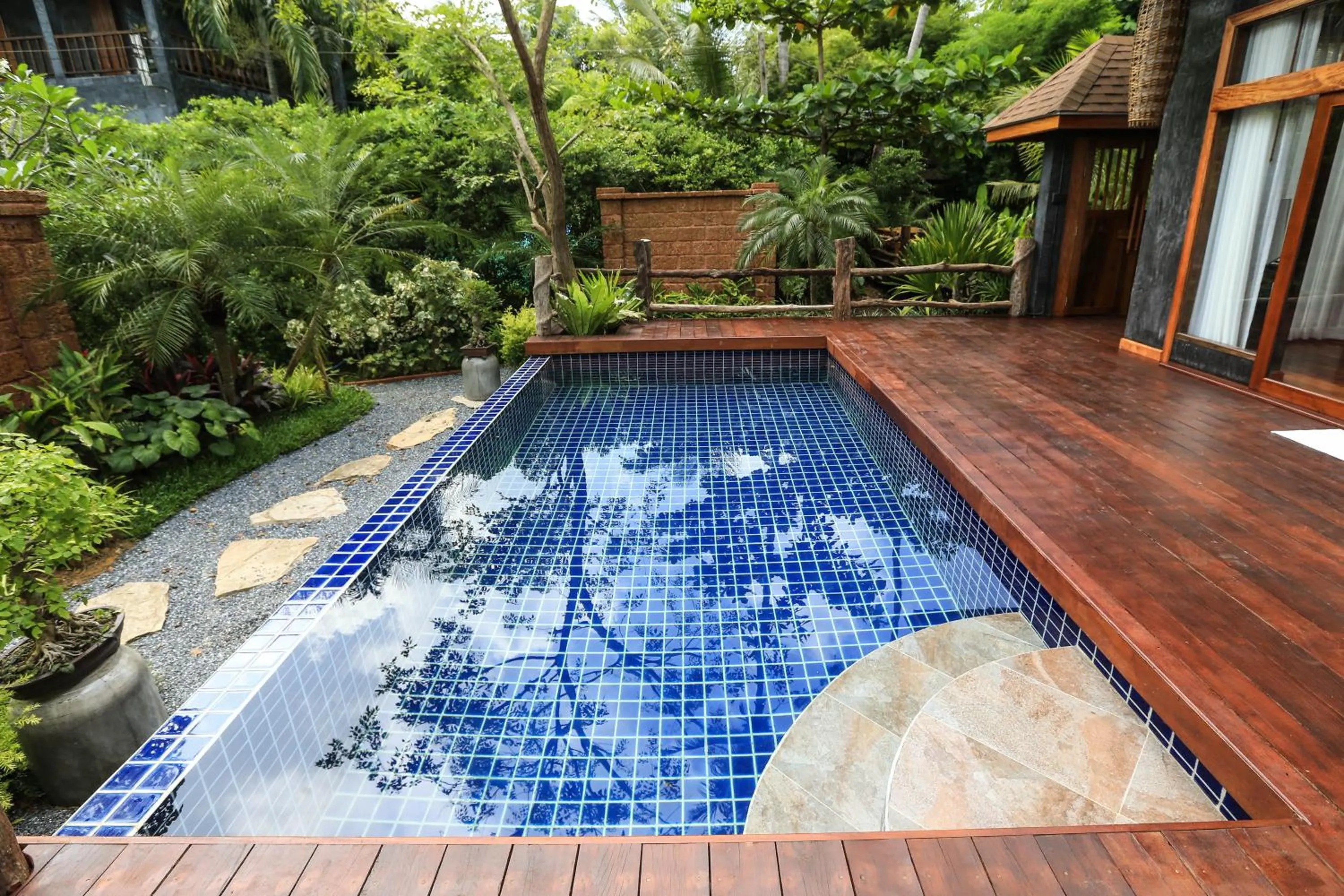 Garden in Andalay Beach Resort Koh Libong