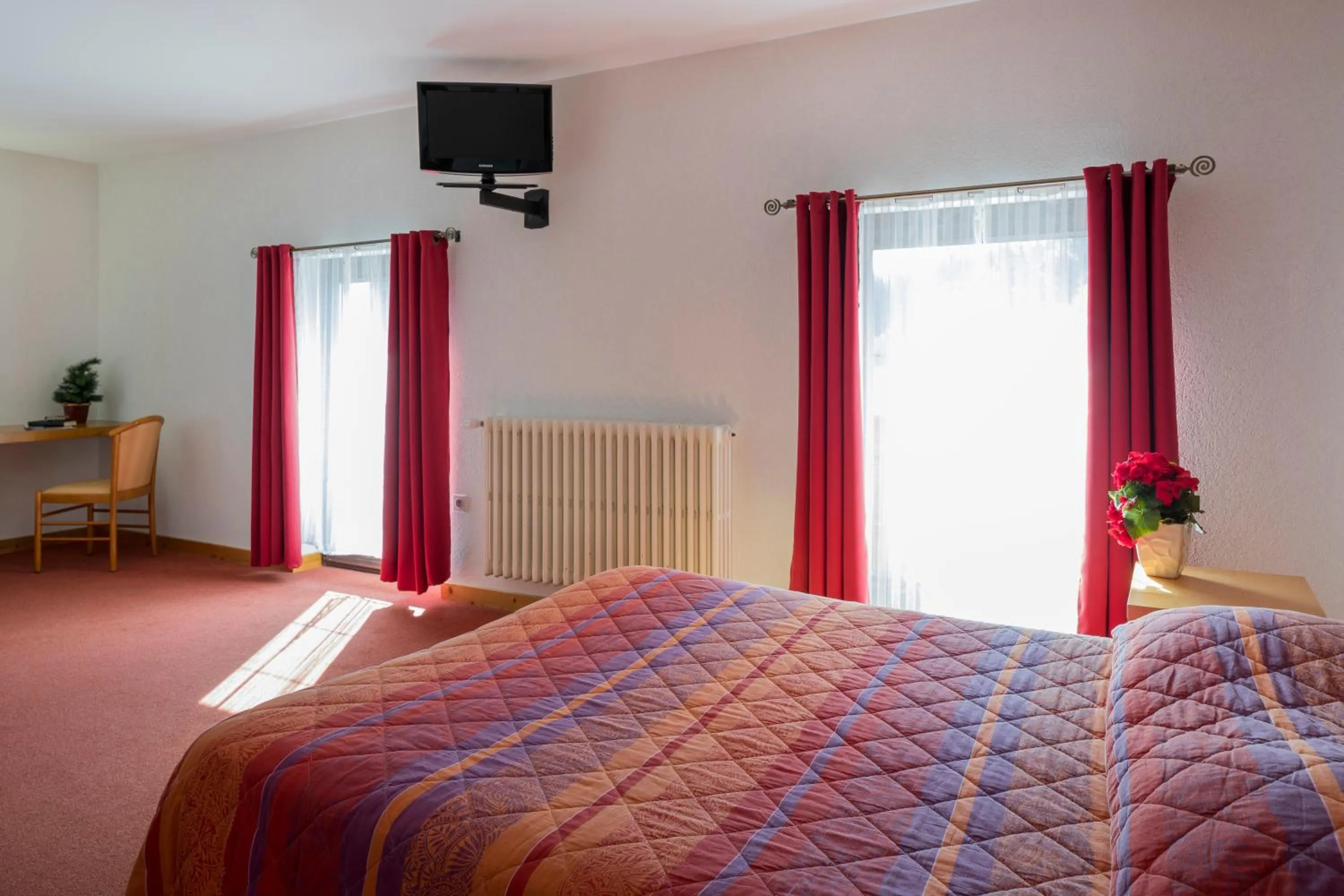 Photo of the whole room, Bed in Logis Hôtel La Petite Chaumière