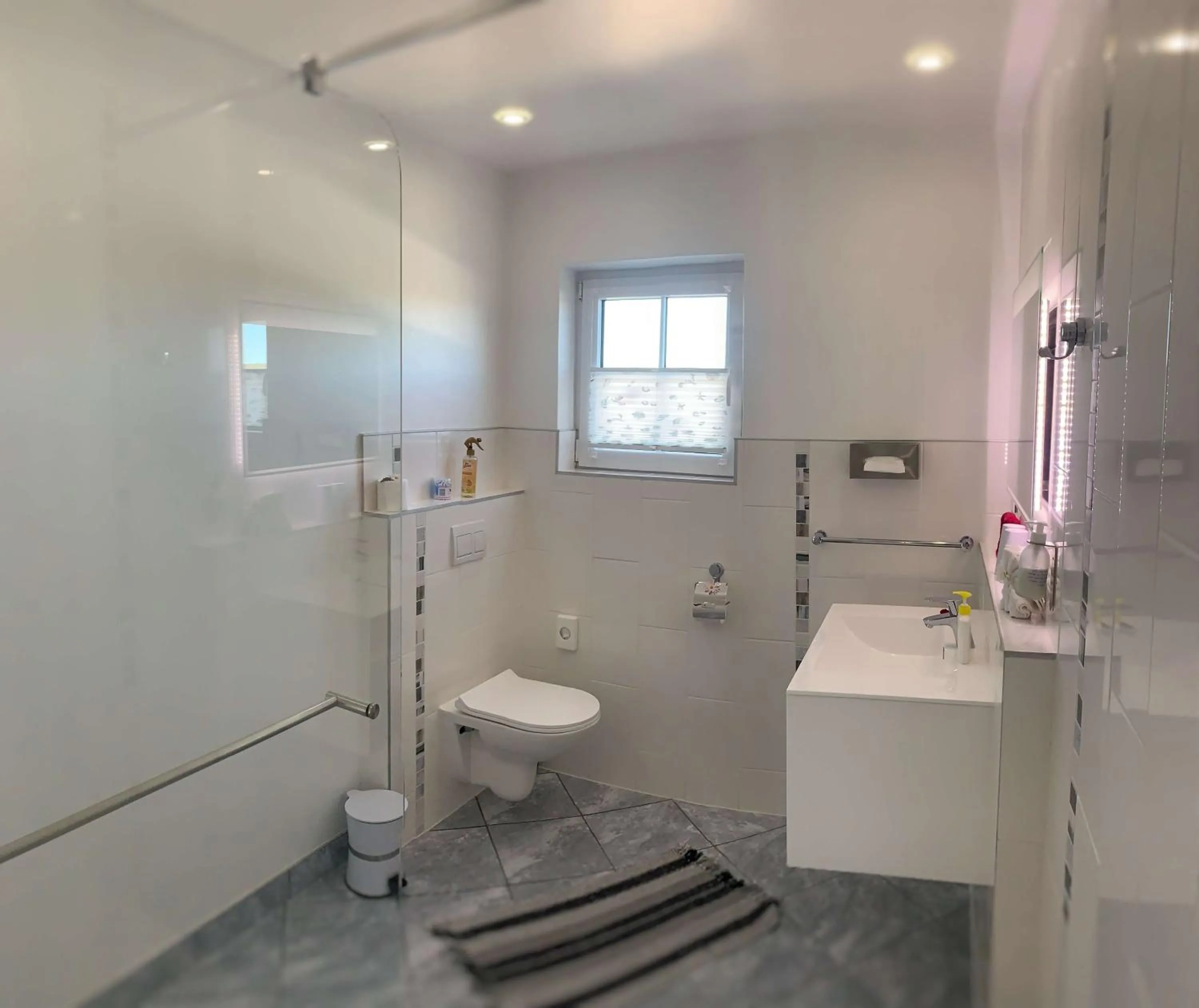 Bathroom in Farr Out Guest House