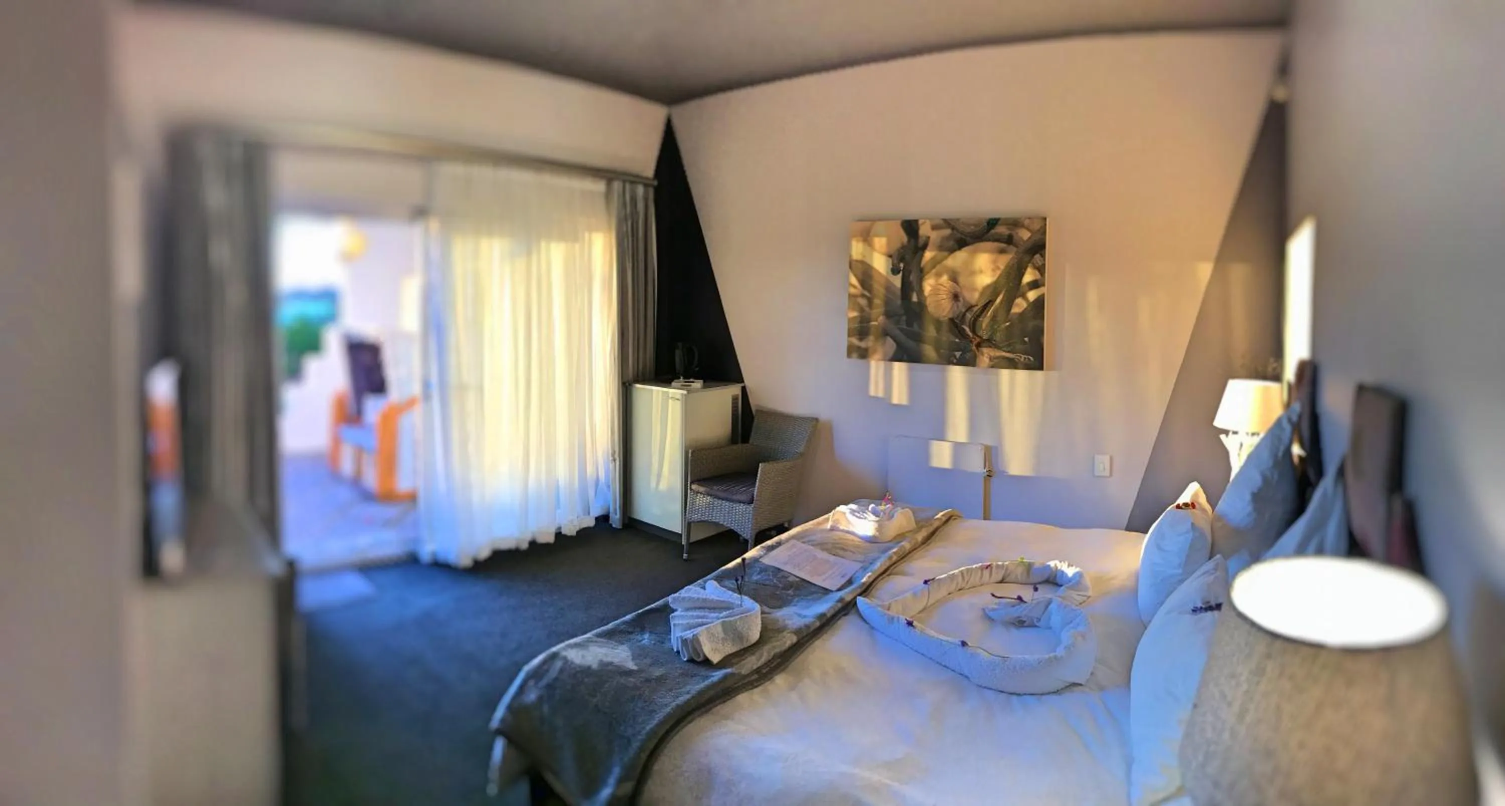 Photo of the whole room, Bed in Farr Out Guest House