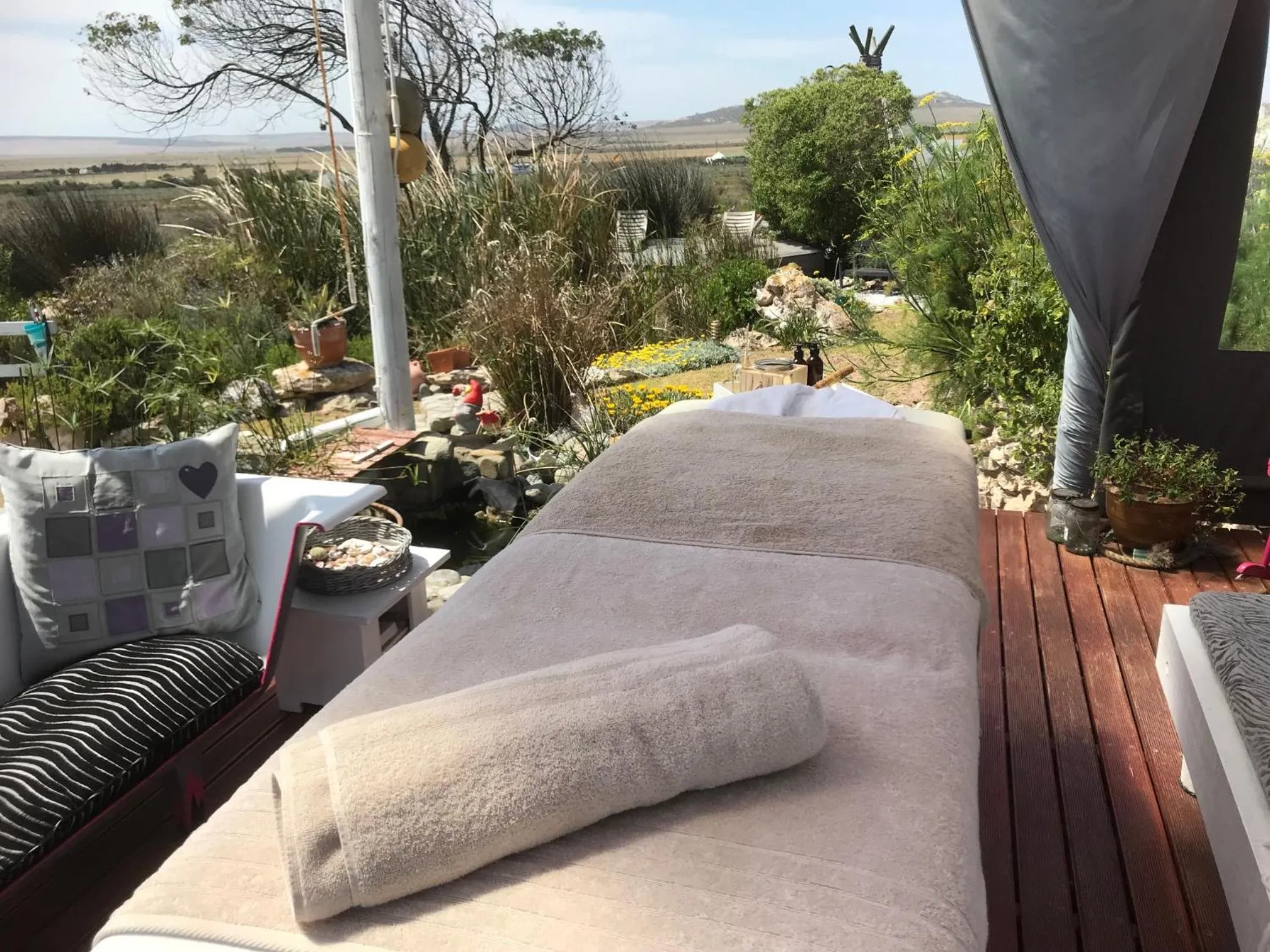 Massage in Farr Out Guest House