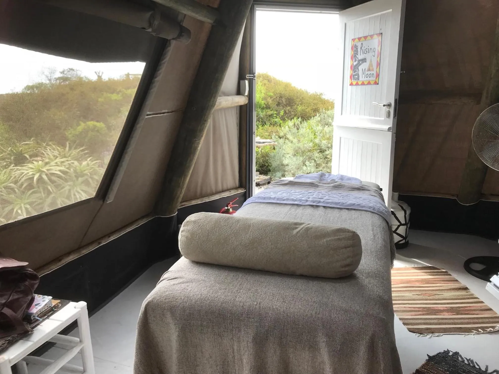 Massage, Bed in Farr Out Guest House