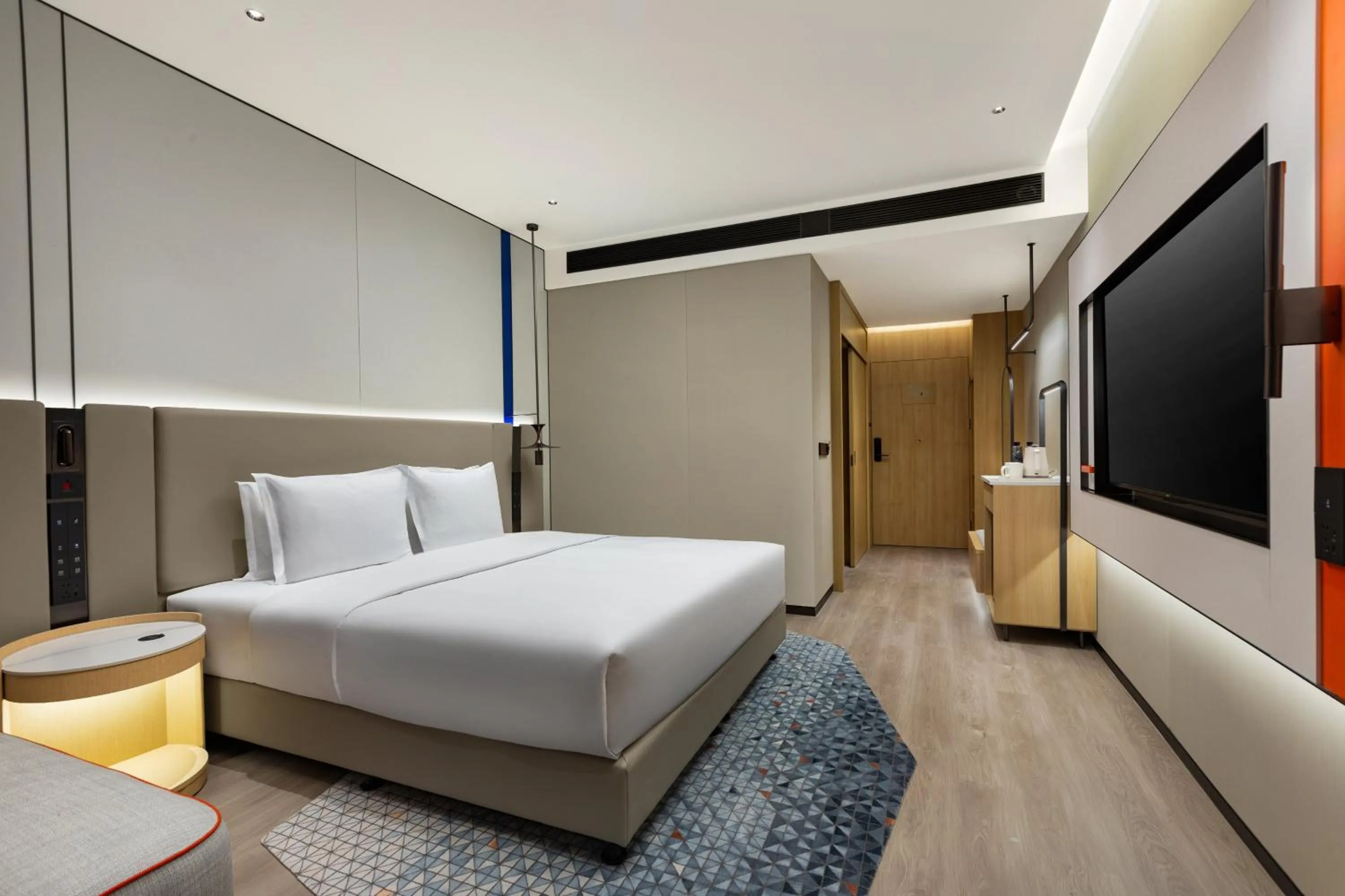 Photo of the whole room, Bed in Holiday Inn Express Neijiang High-Tech Zone by IHG