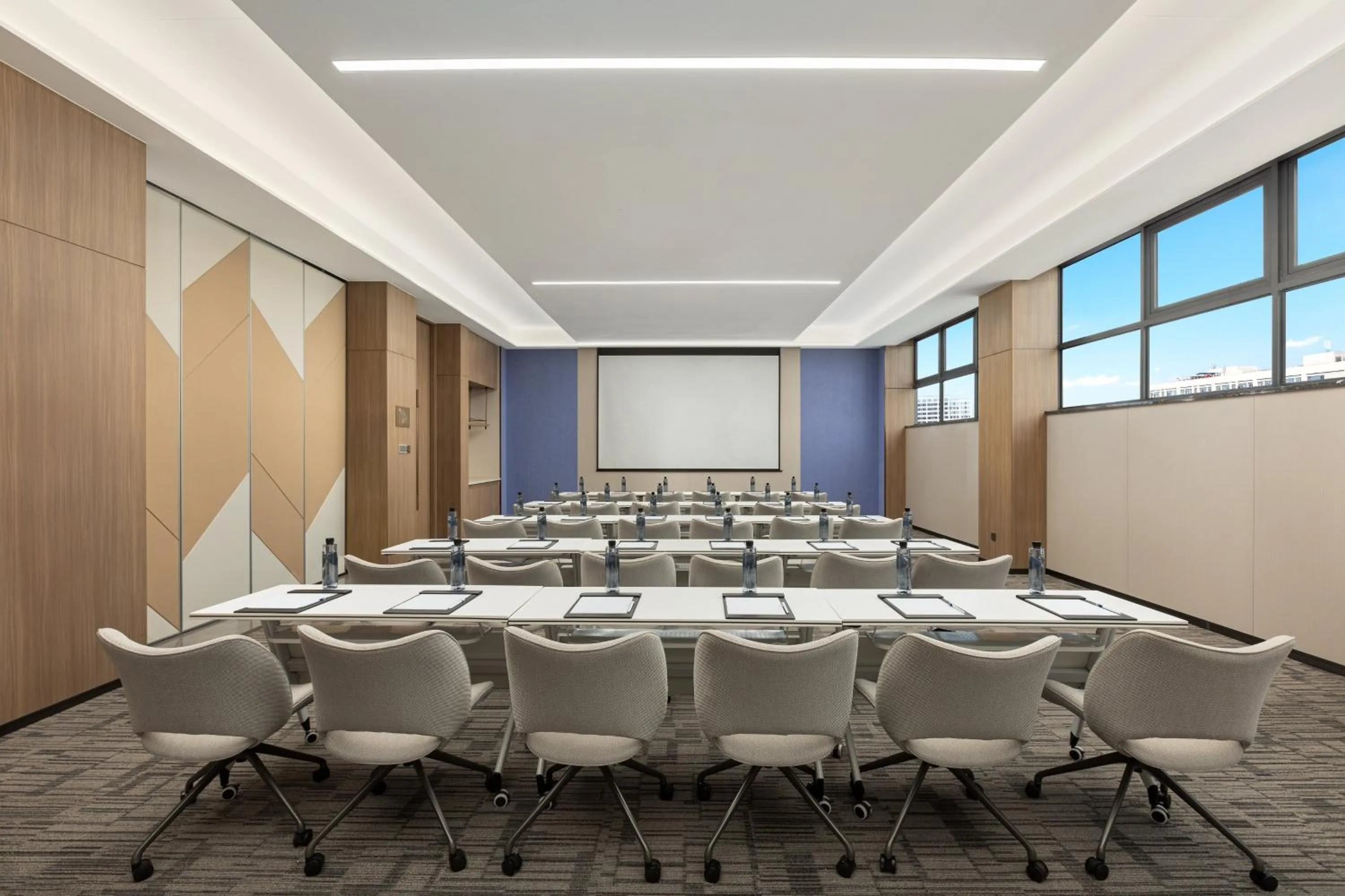 Meeting/conference room in Holiday Inn Express Neijiang High-Tech Zone by IHG