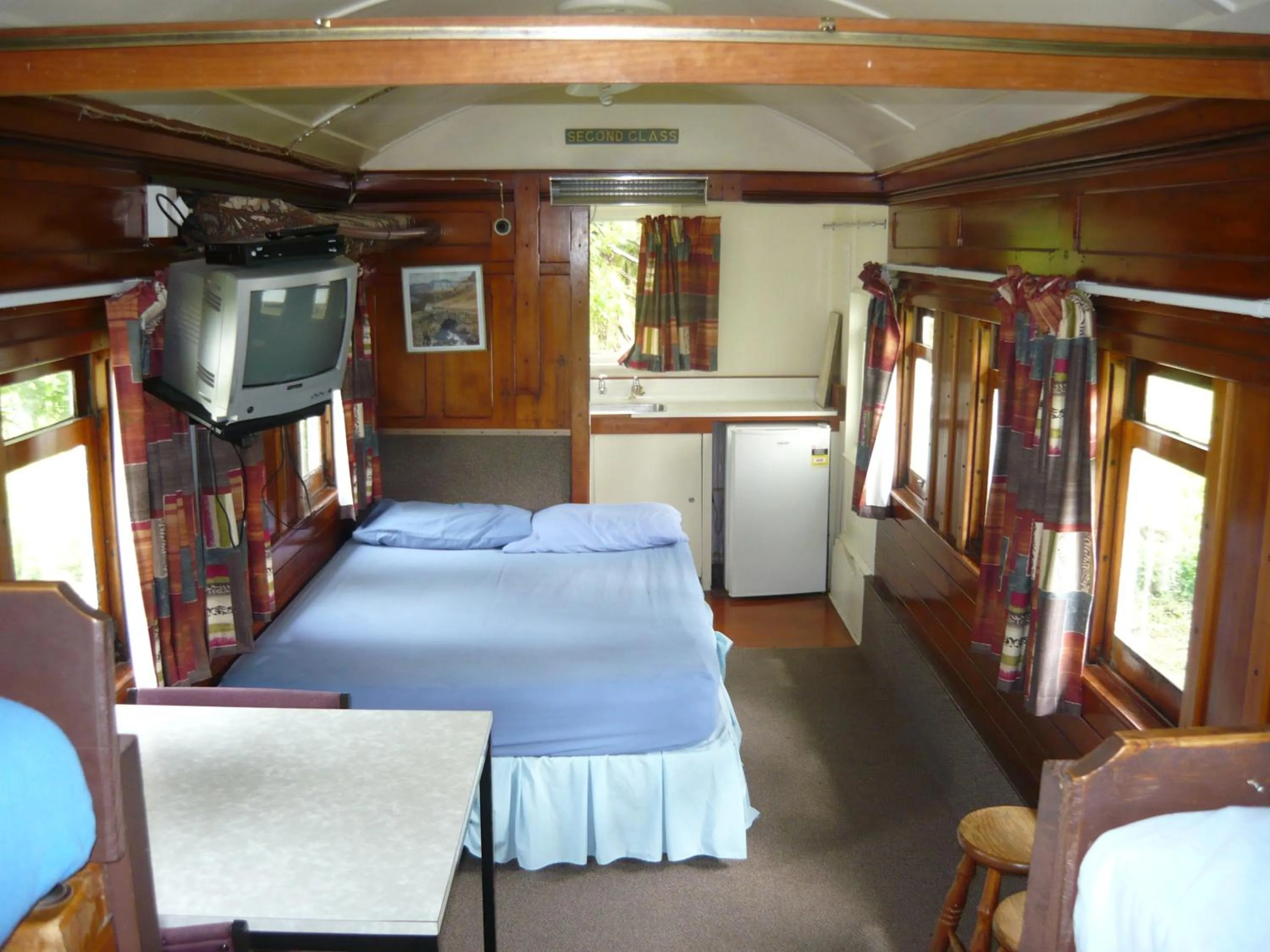 Photo of the whole room, Bed in Alexanders Holiday Park