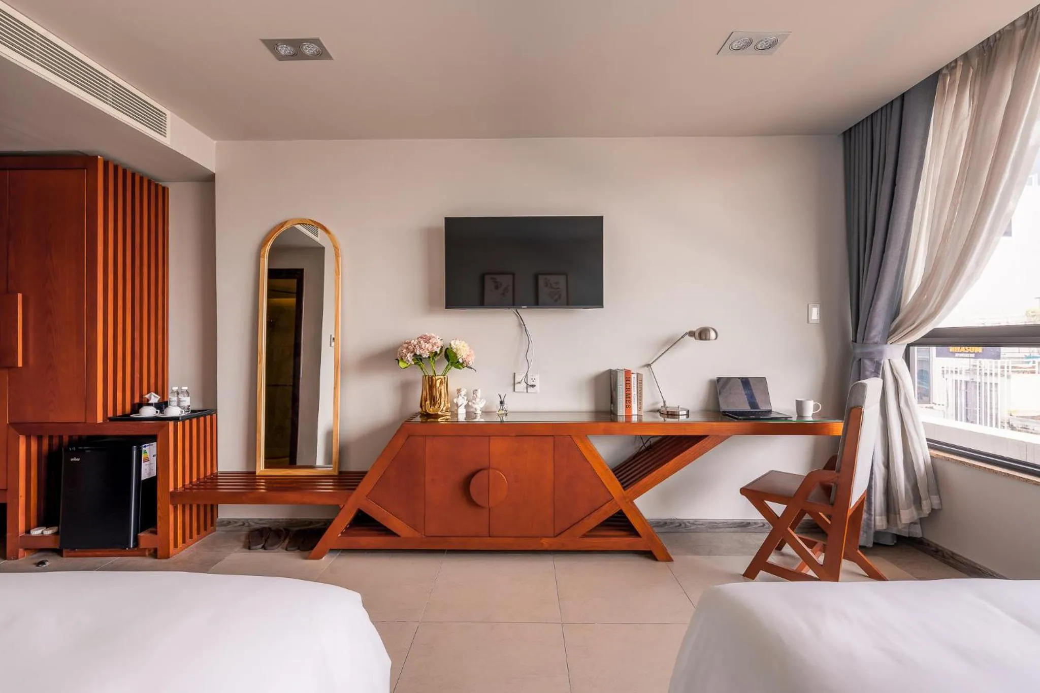 TV and multimedia, Bed in SAZI Parlia Hotel - Free Nails HairWash n Airport