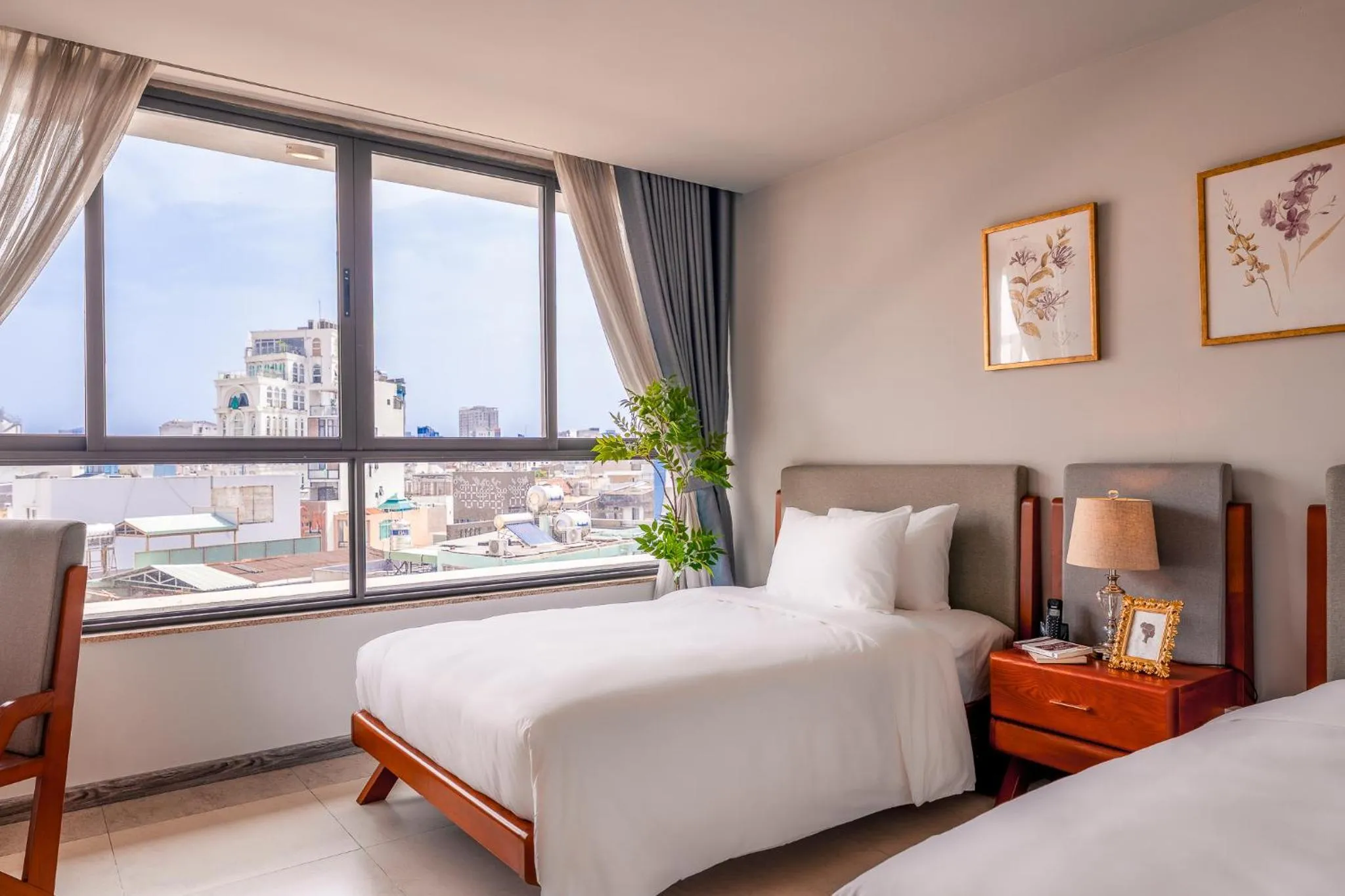 Bed in SAZI Parlia Hotel - Free Nails HairWash n Airport