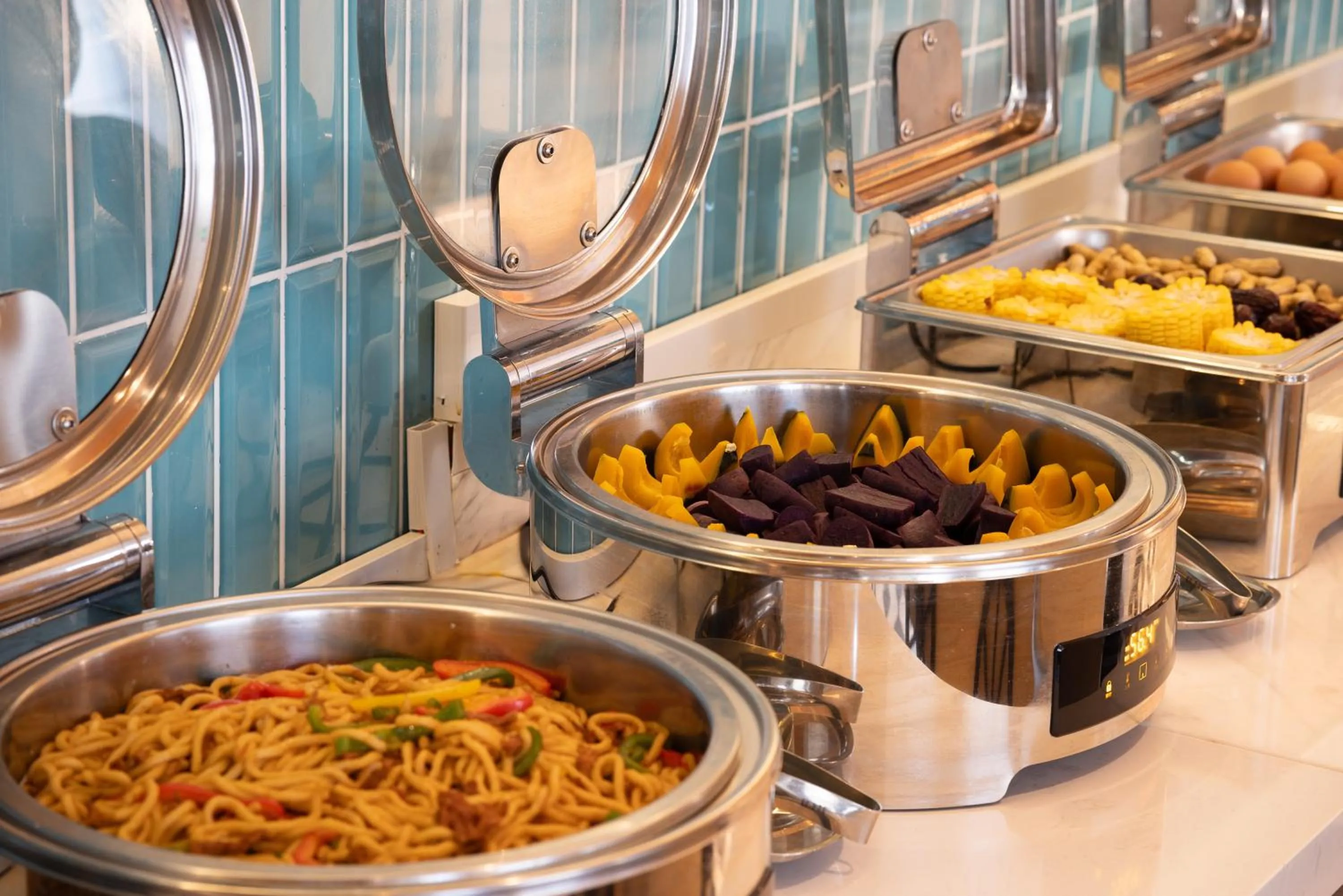 Restaurant/places to eat in Home2 Suite by Hilton Jingzhou Wanda Plaza