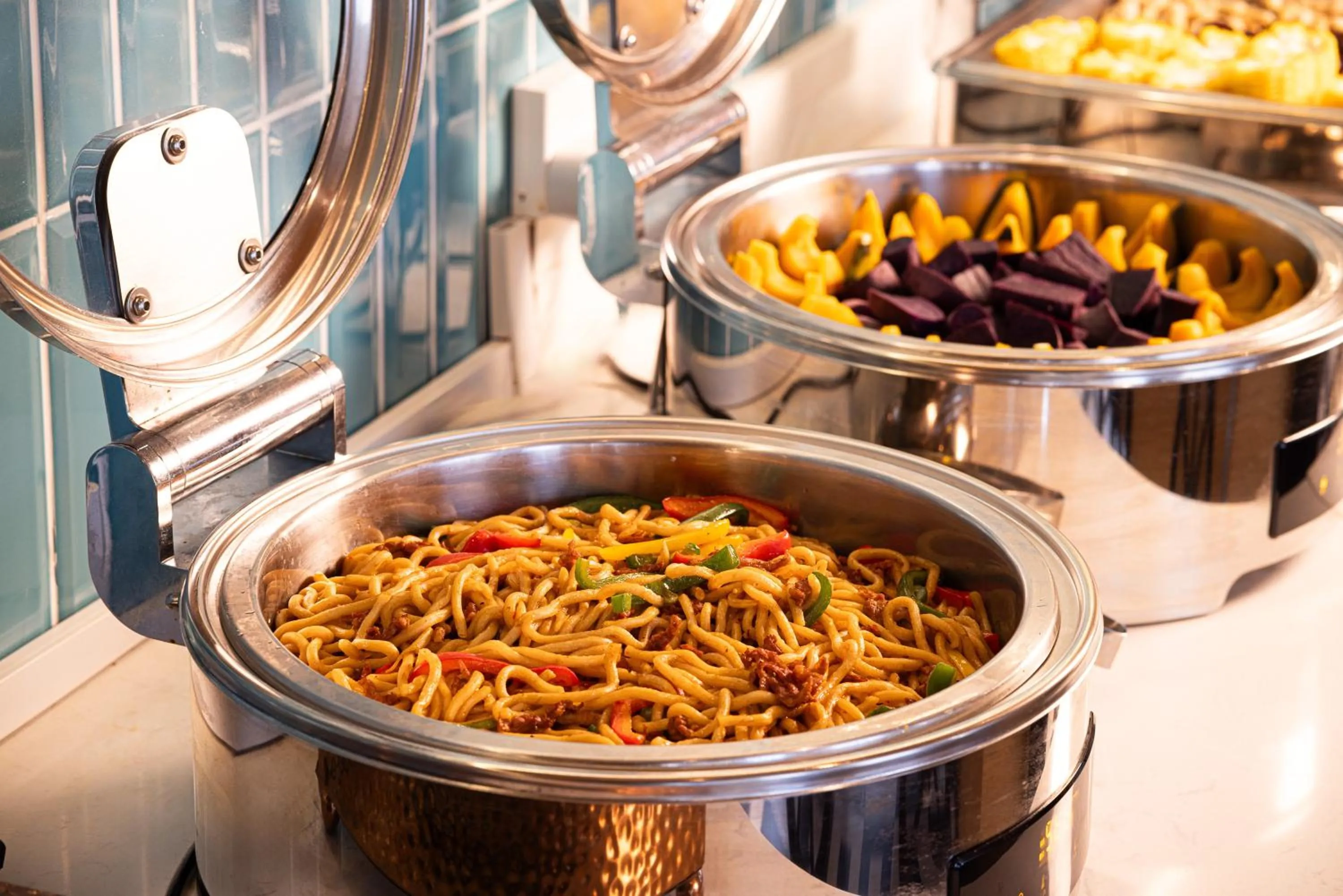 Restaurant/places to eat in Home2 Suite by Hilton Jingzhou Wanda Plaza