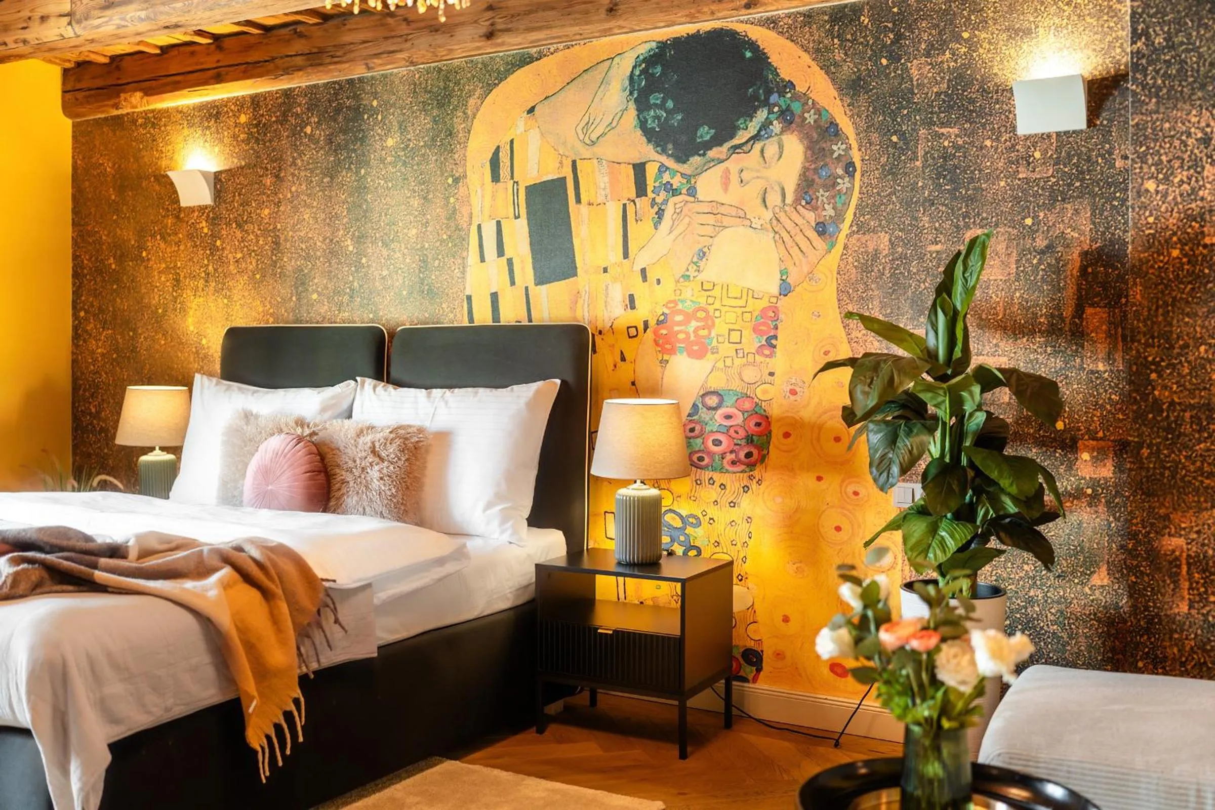 Bed in Old Royal Post Boutique Hotel & Premium Suites