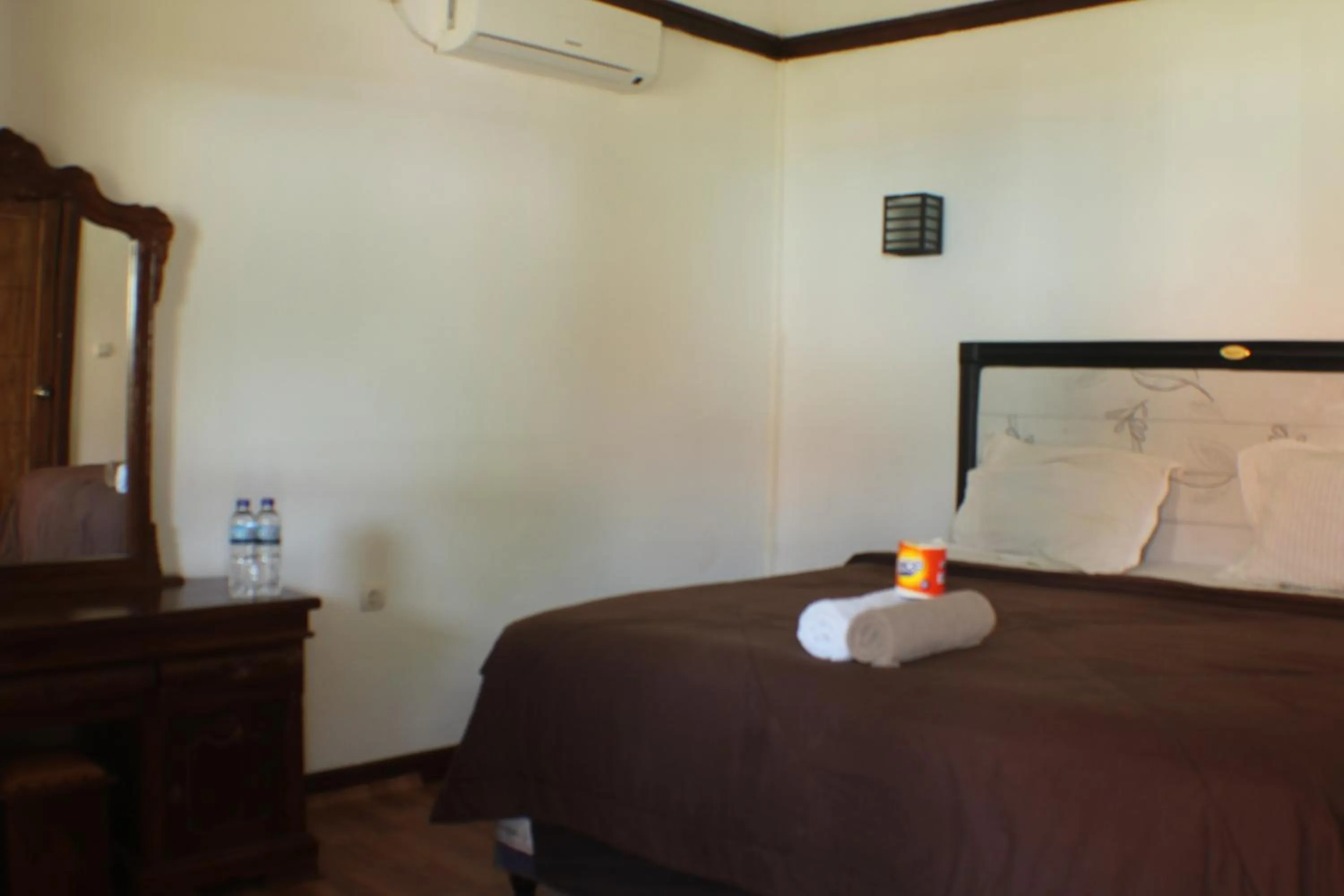 Photo of the whole room, Bed in Tri Putri Homestay