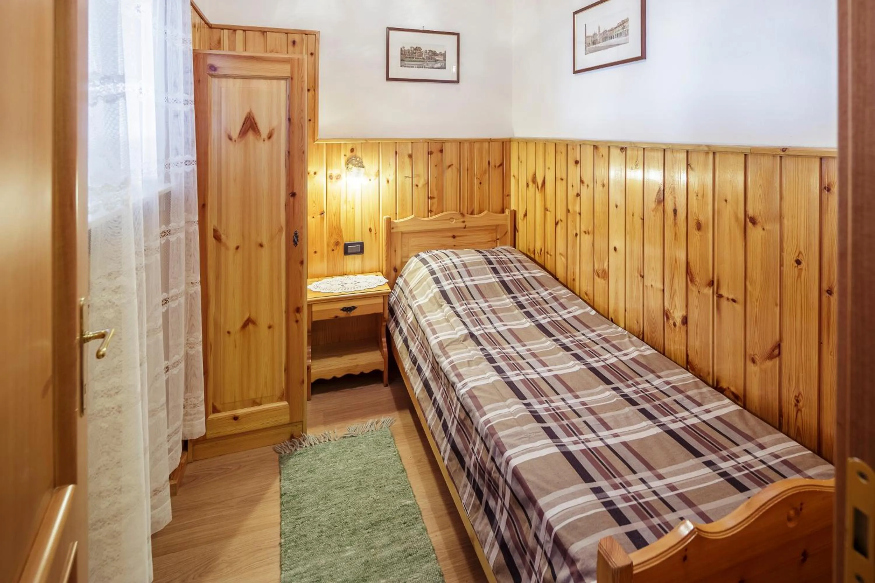 Photo of the whole room, Bed in CiasaToa