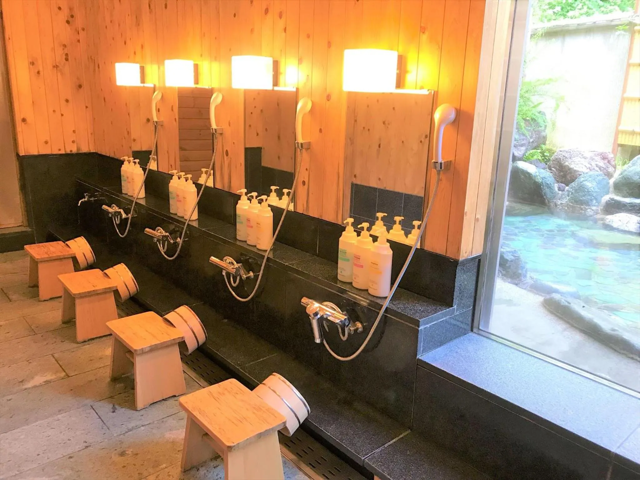 Hot Spring Bath in K's House Hostels - Hakone Yumoto Onsen