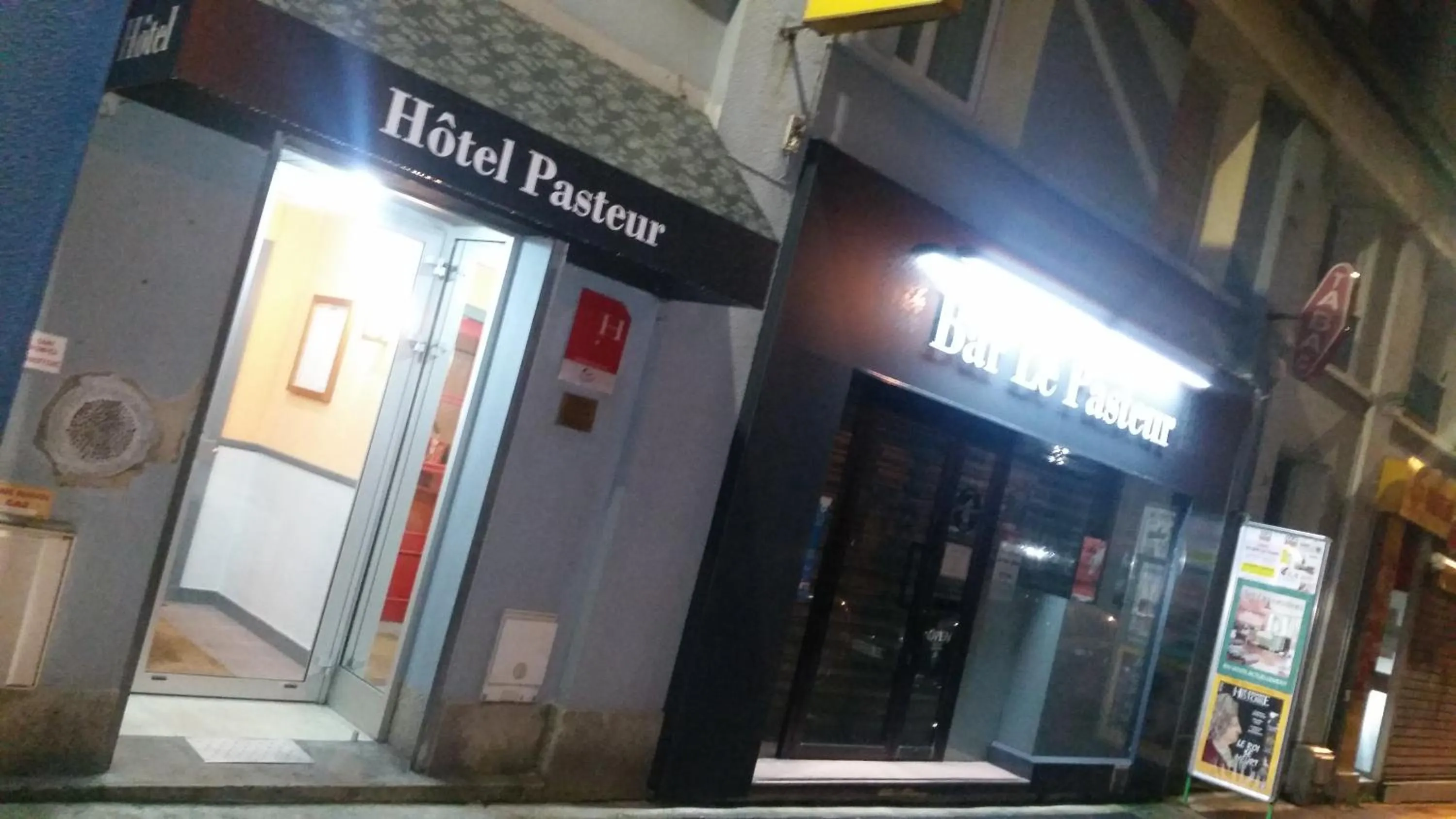 Facade/entrance in Le Pasteur