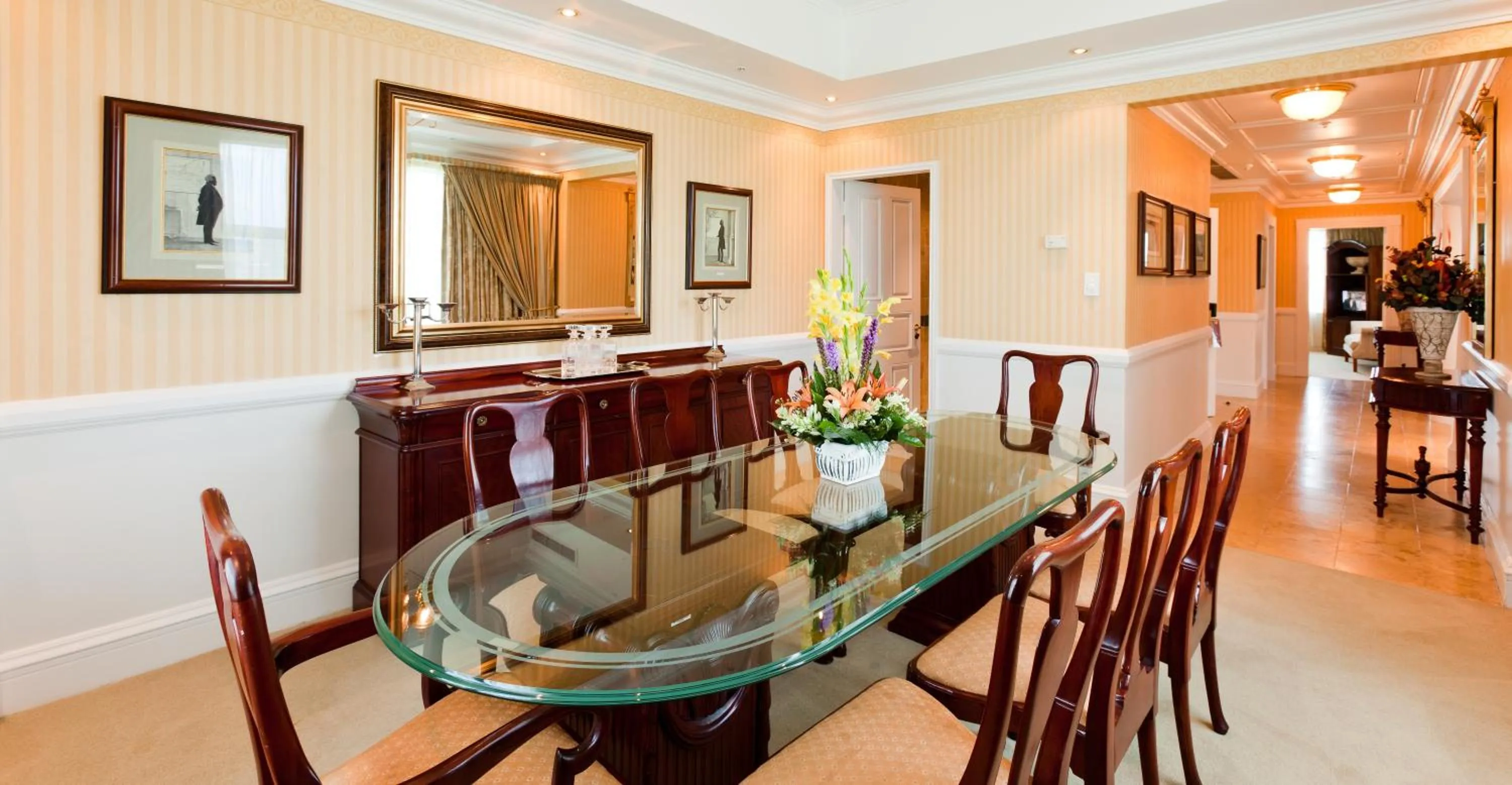 Dining area in Walmont at Graceland
