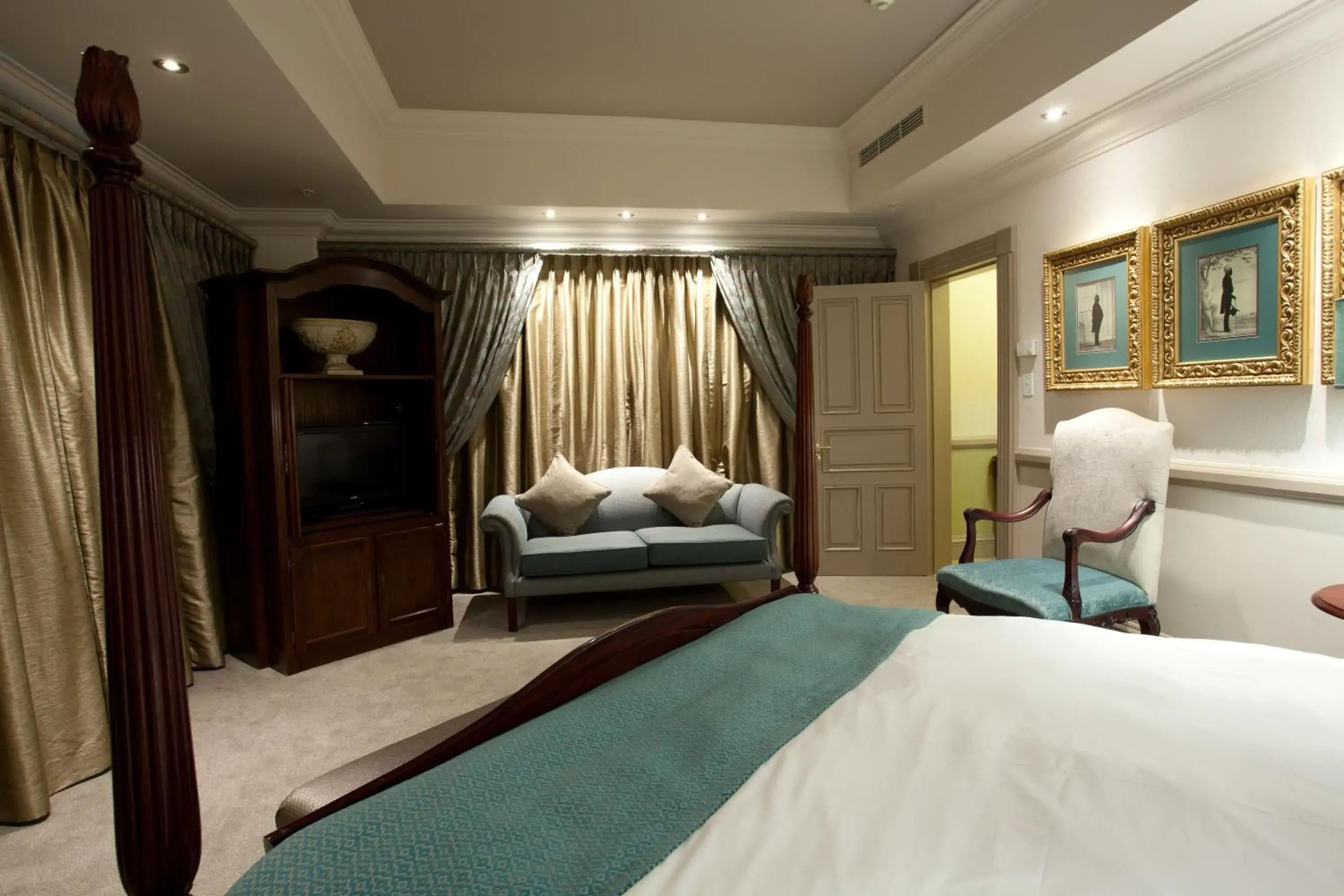 Lounge or bar, Bed in Walmont at Graceland Lounge or bar, Bed in Walmont at Graceland