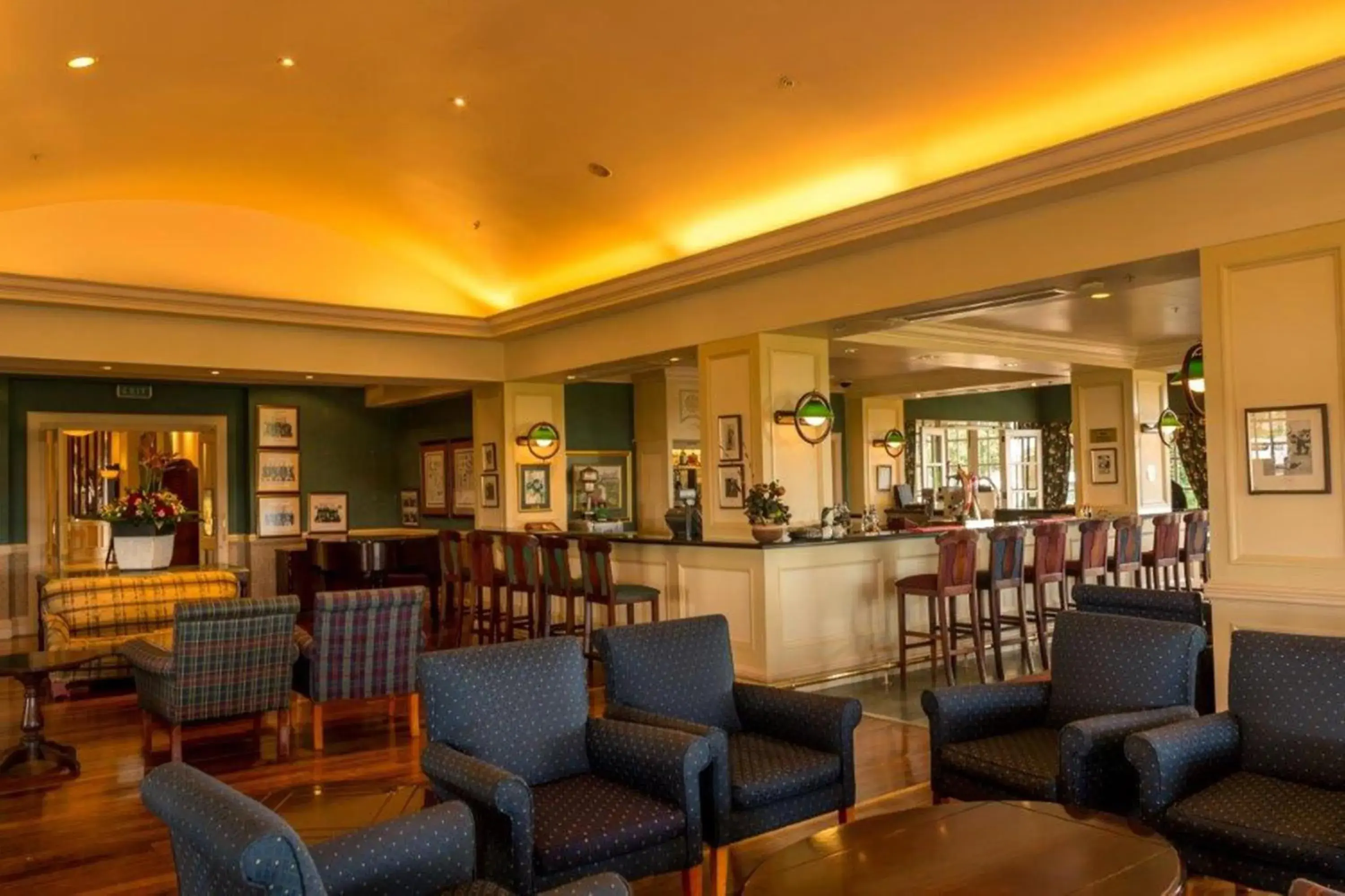 Lounge or bar in Walmont at Graceland Lounge or bar in Walmont at Graceland