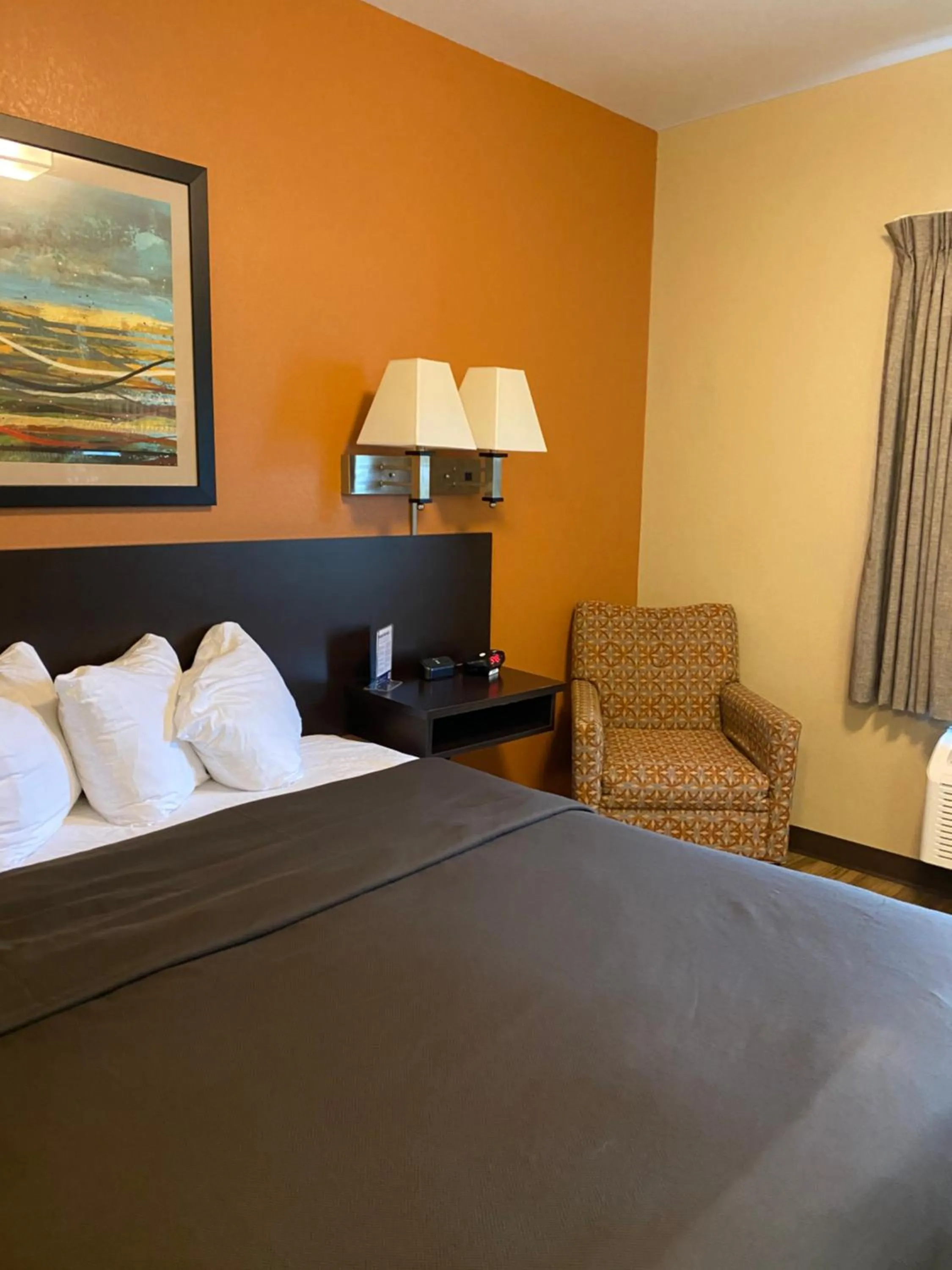 Bedroom, Bed in Suburban Studios Washington, PA