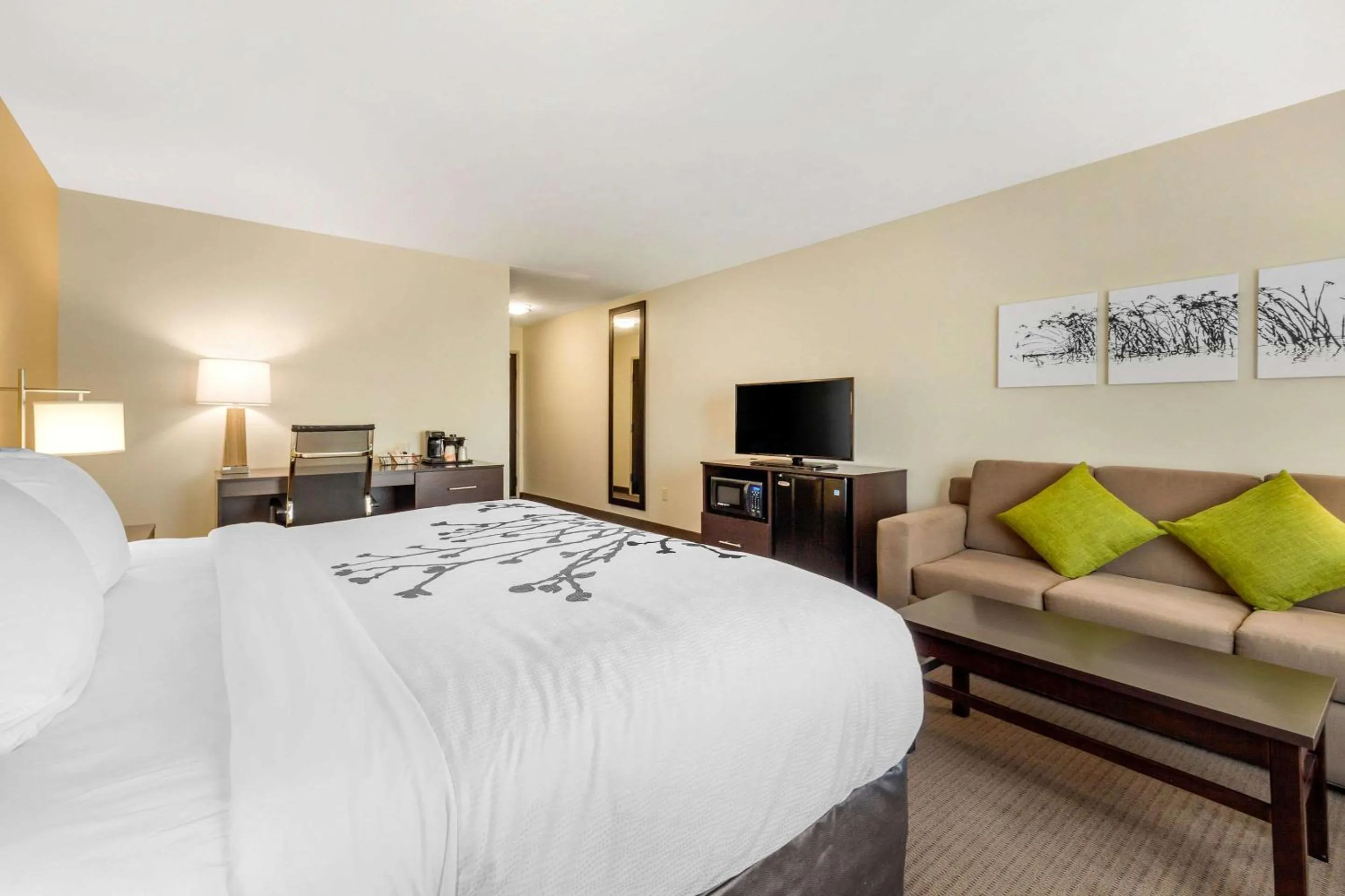 Bedroom, Bed in Sleep Inn & Suites Lincoln University Area