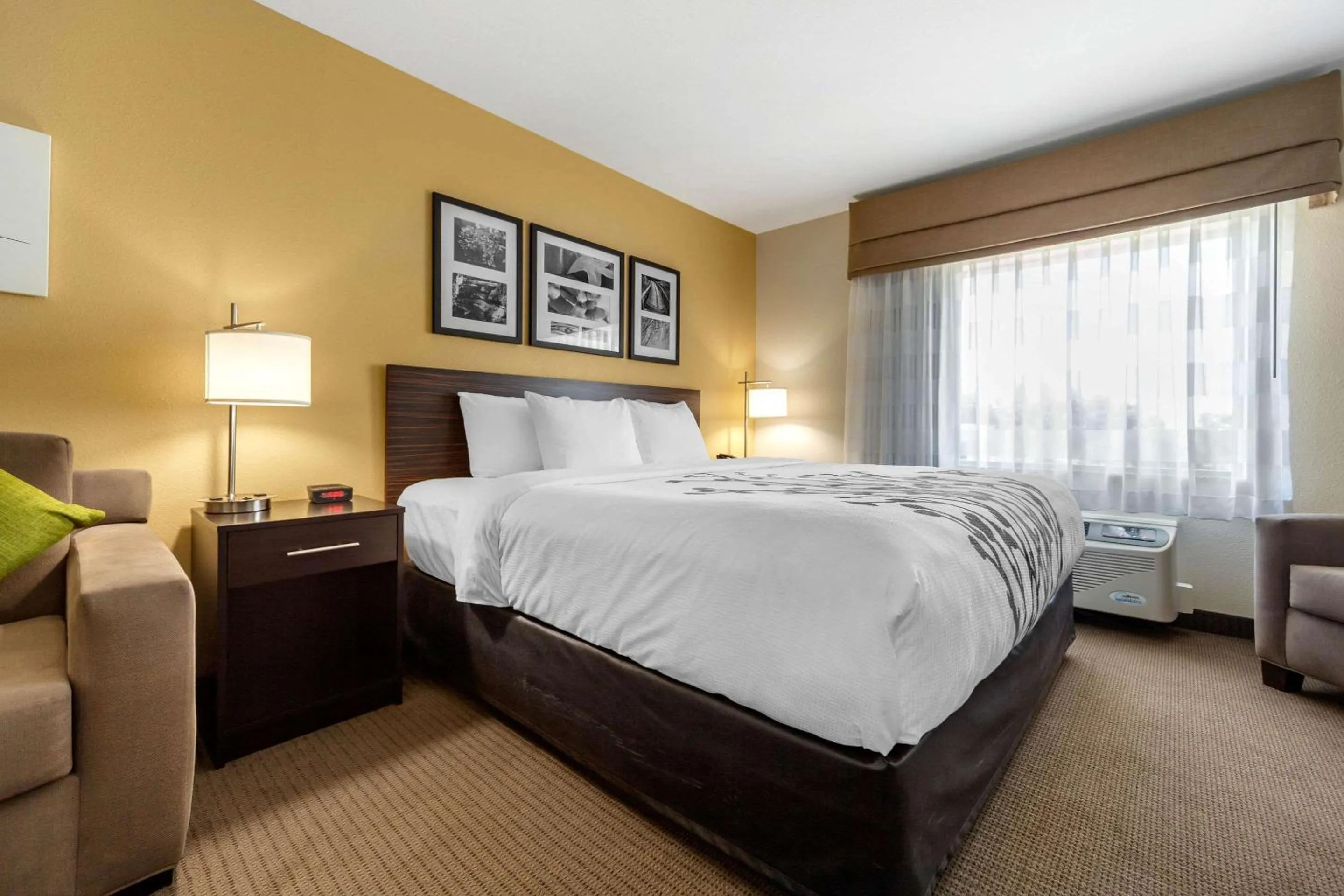 Bedroom, Bed in Sleep Inn & Suites Lincoln University Area