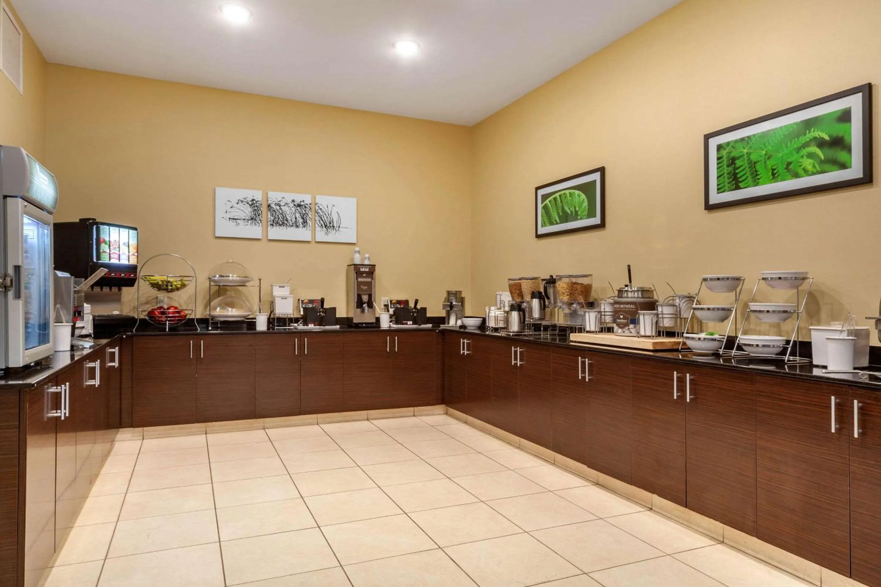 Breakfast in MainStay Suites Lincoln University Area