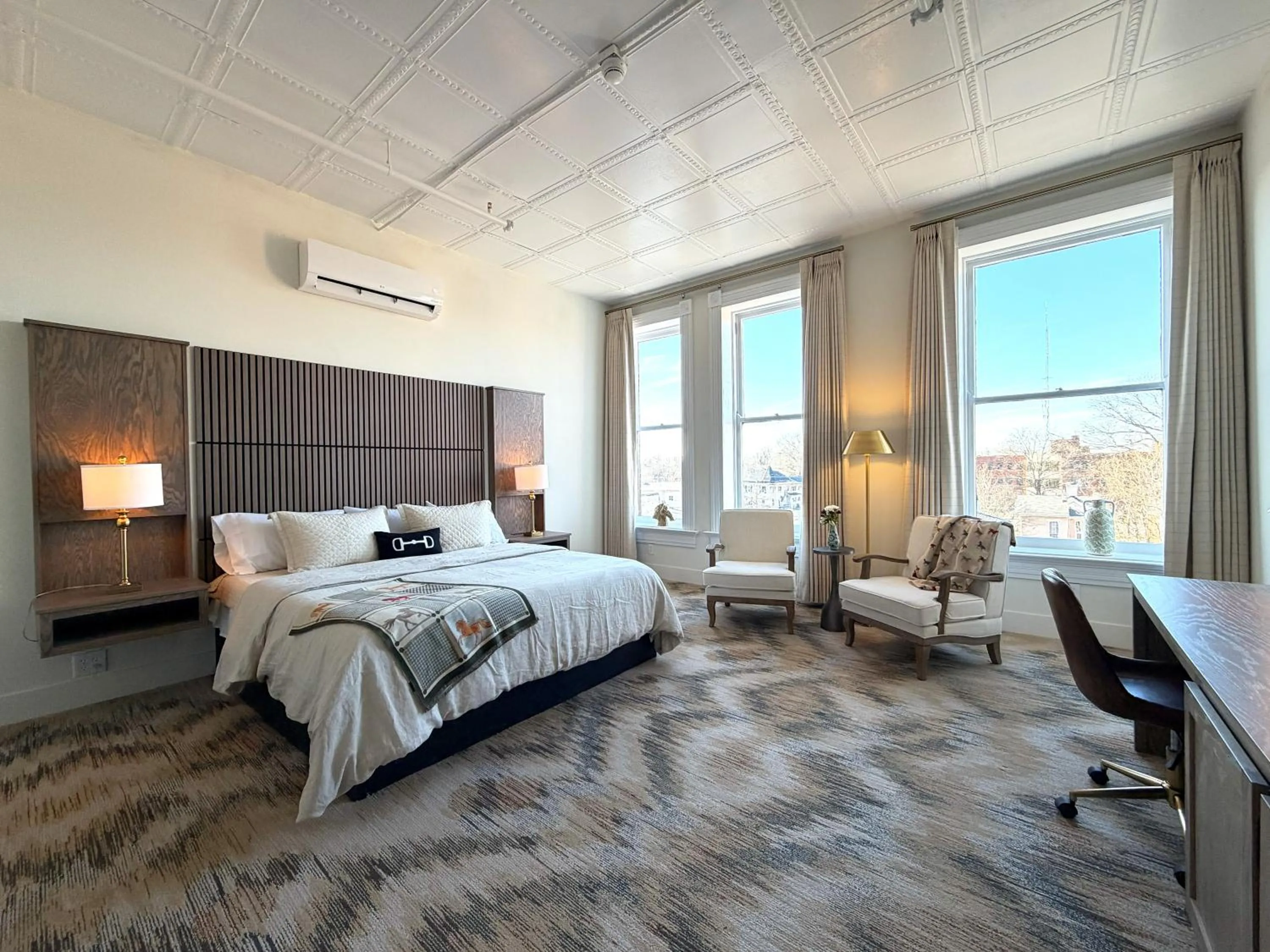 Deluxe Room (2 Adults + 1 Child) in Hotel Thoroughbred