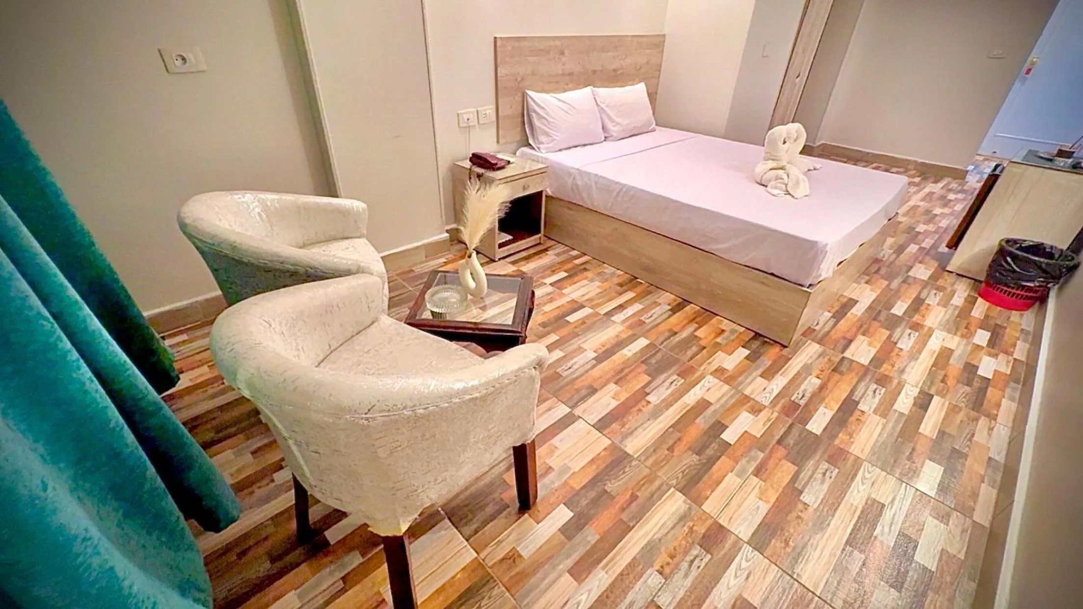 Bedroom, Bed in Nile Hotel