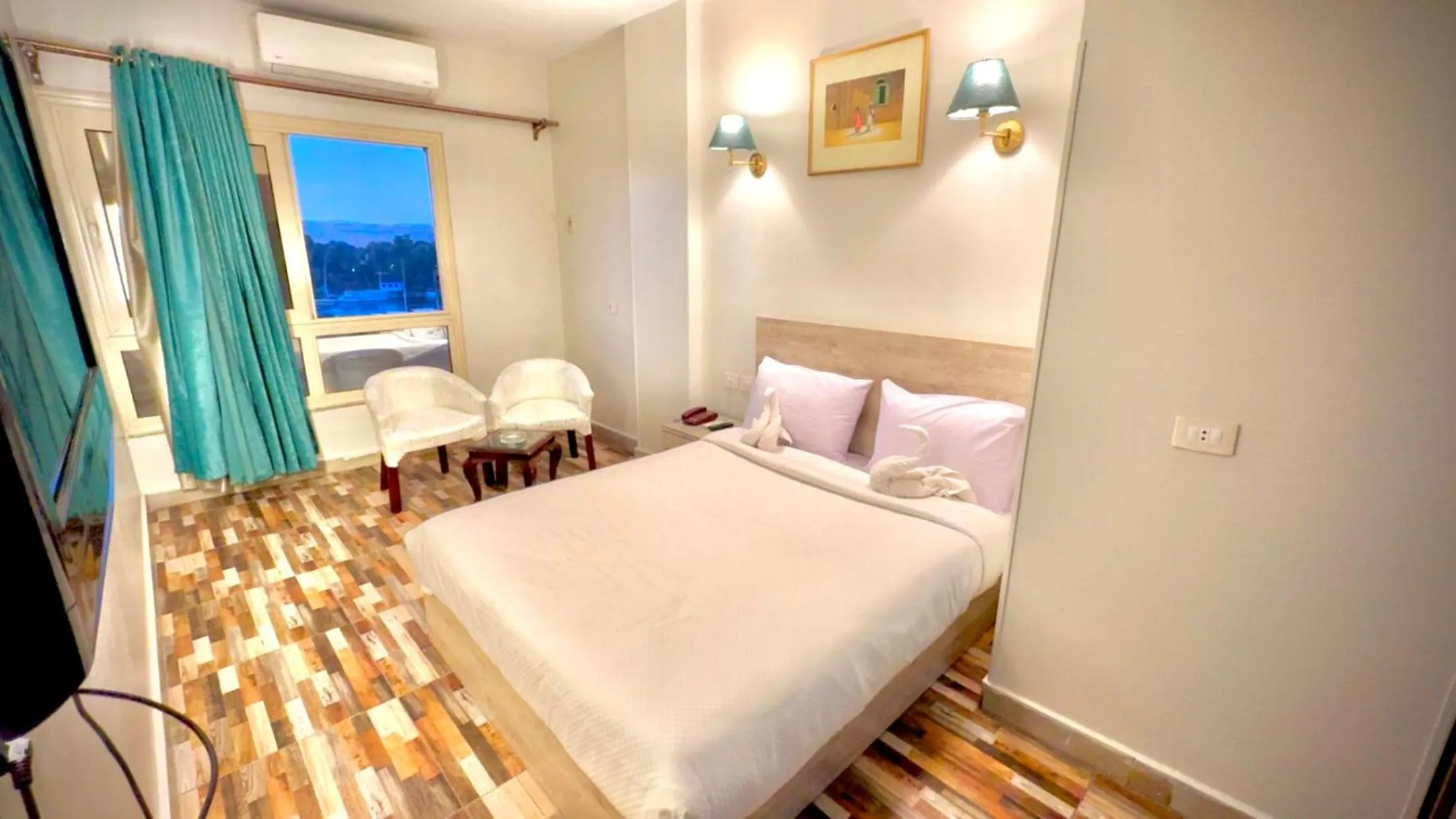 Bedroom, Bed in Nile Hotel