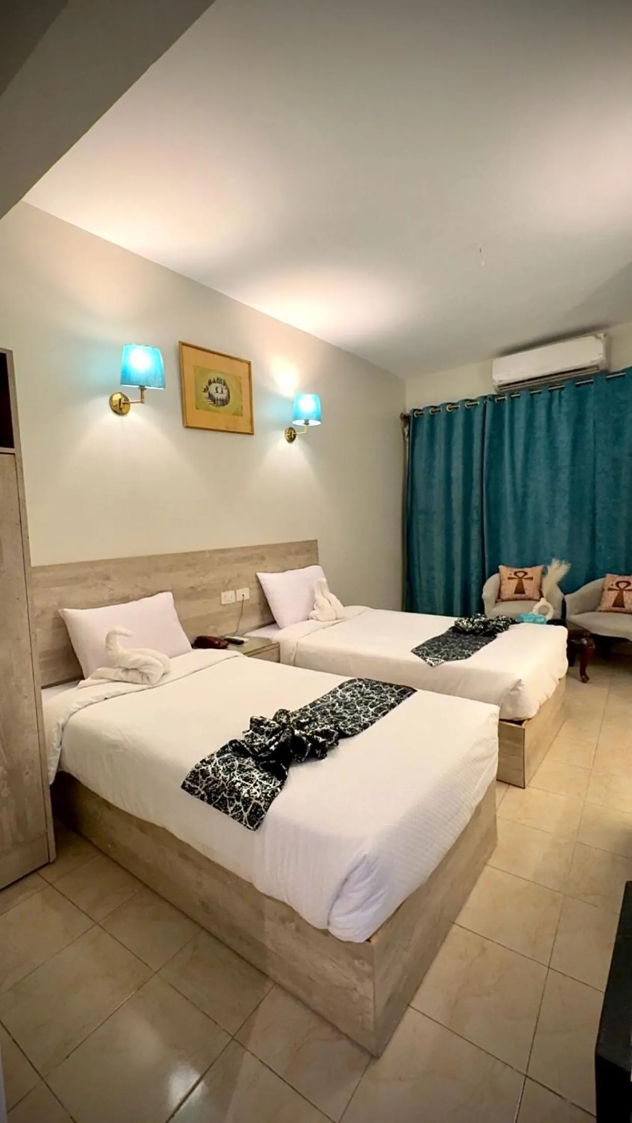 Bedroom, Bed in Nile Hotel