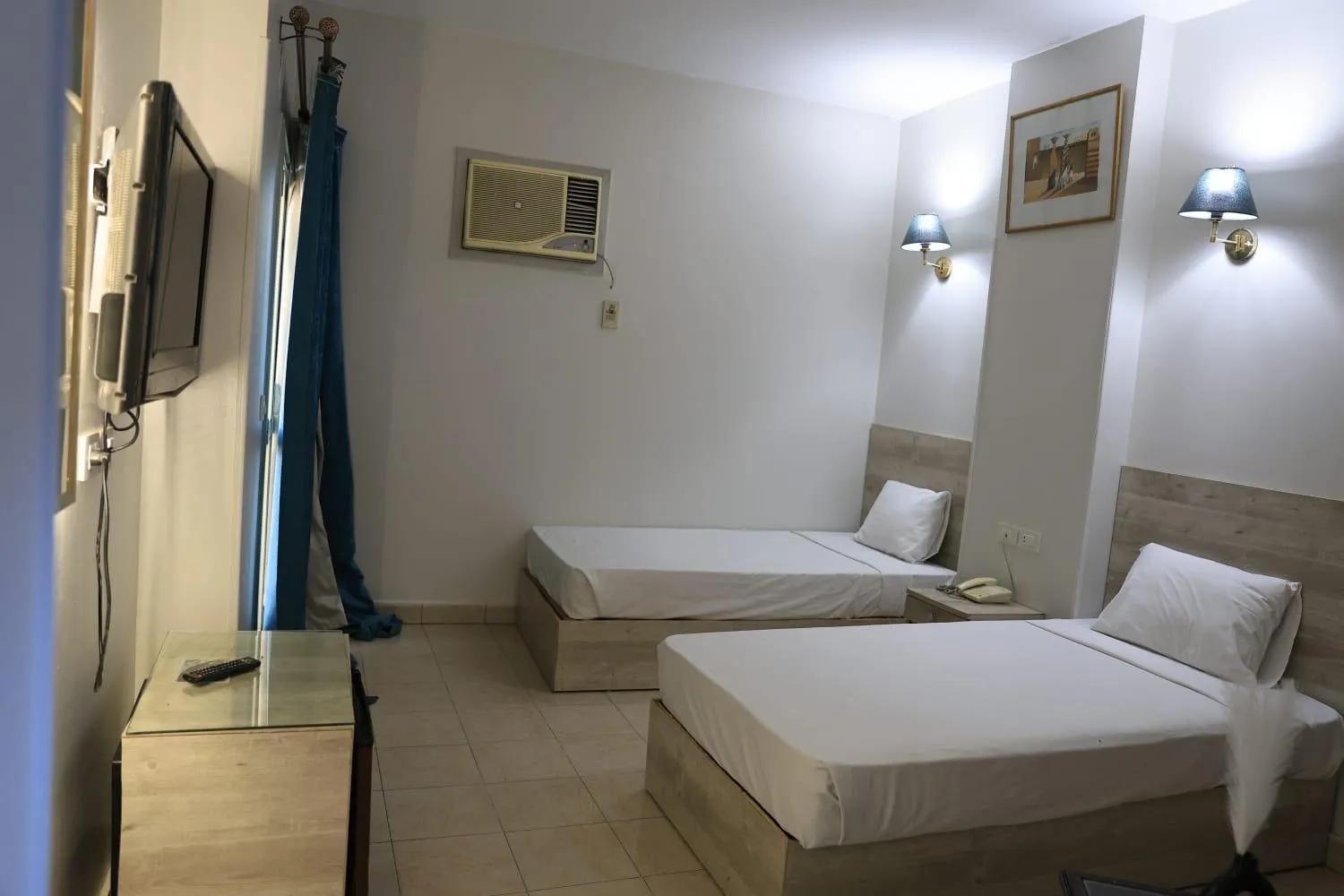 Bedroom, Bed in Nile Hotel