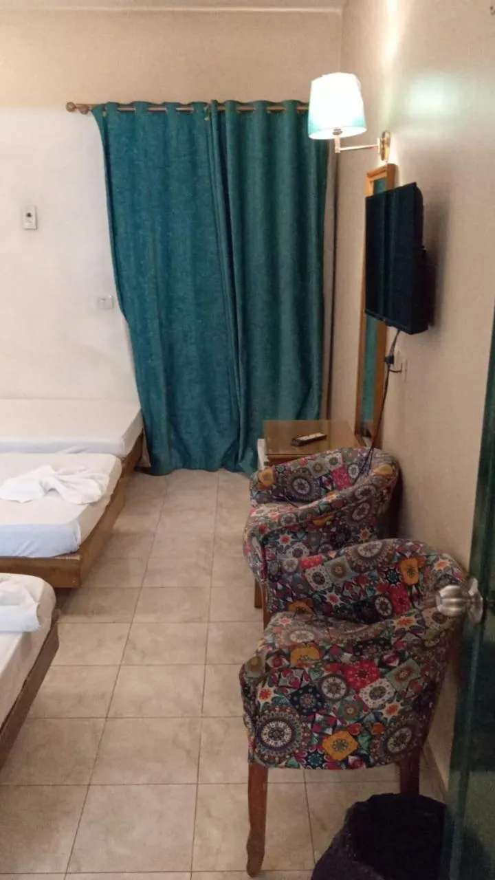 Bedroom, Bed in Nile Hotel