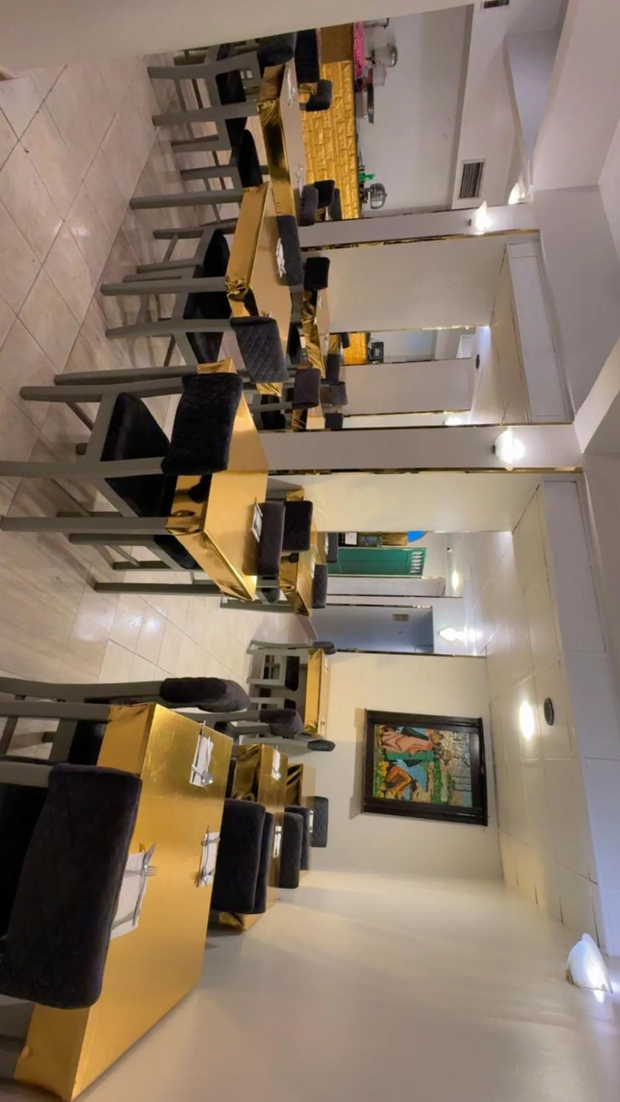 Restaurant/places to eat in Nile Hotel