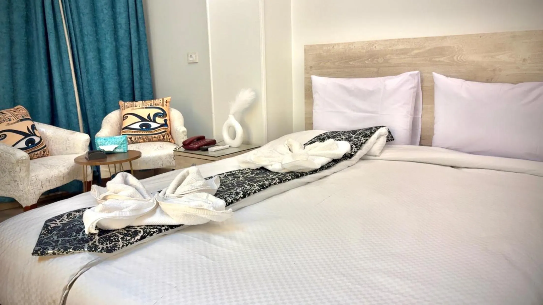 Bedroom, Bed in Nile Hotel