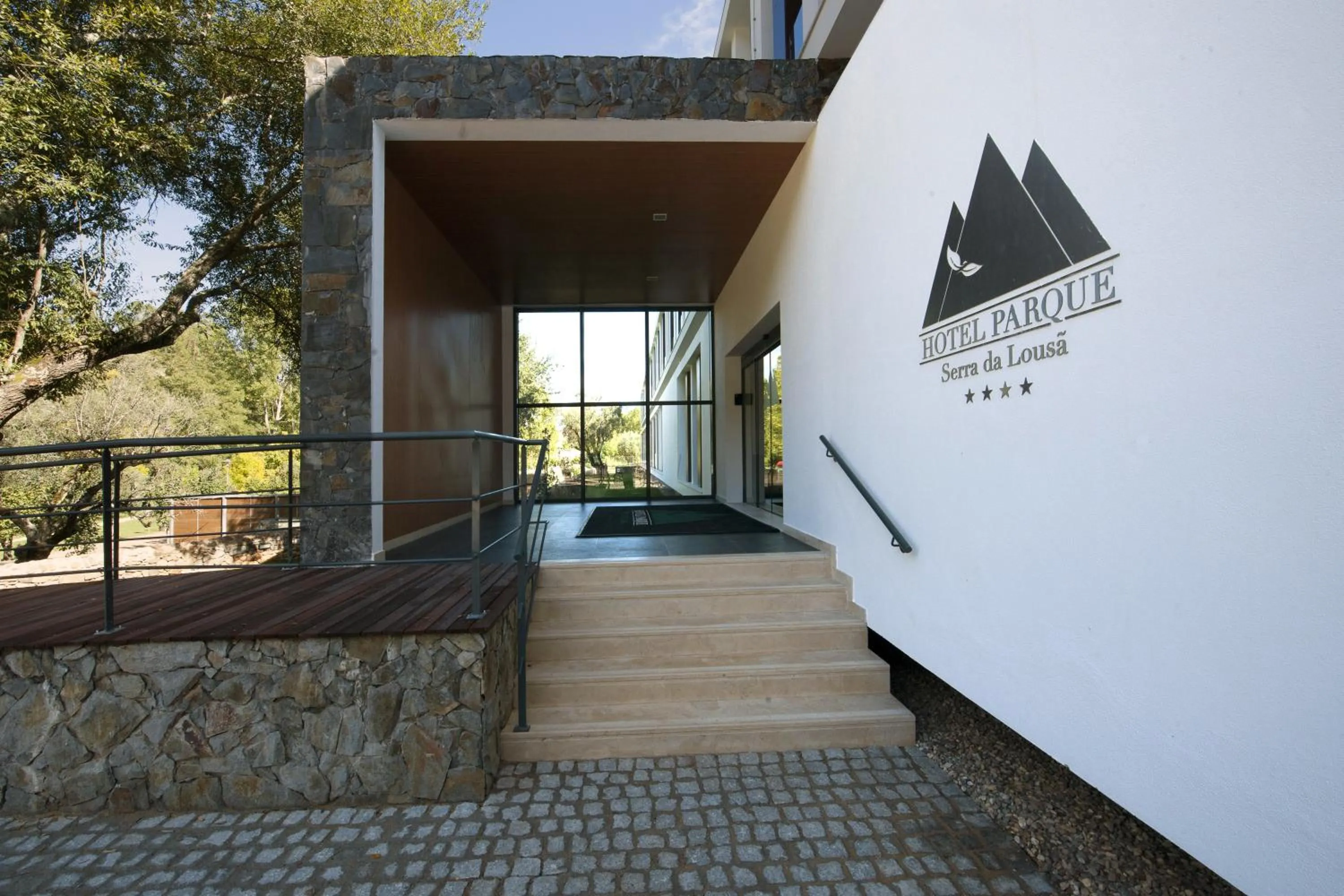 Facade/entrance in Hotel Parque Serra da Lousã
