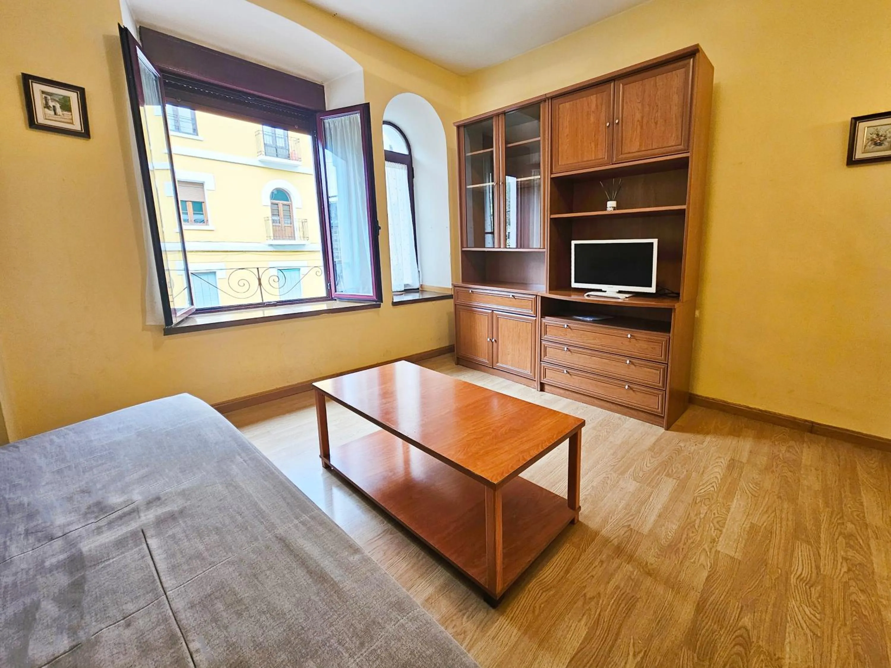 TV and multimedia, Bed in Apartamentos Canfranc 3000