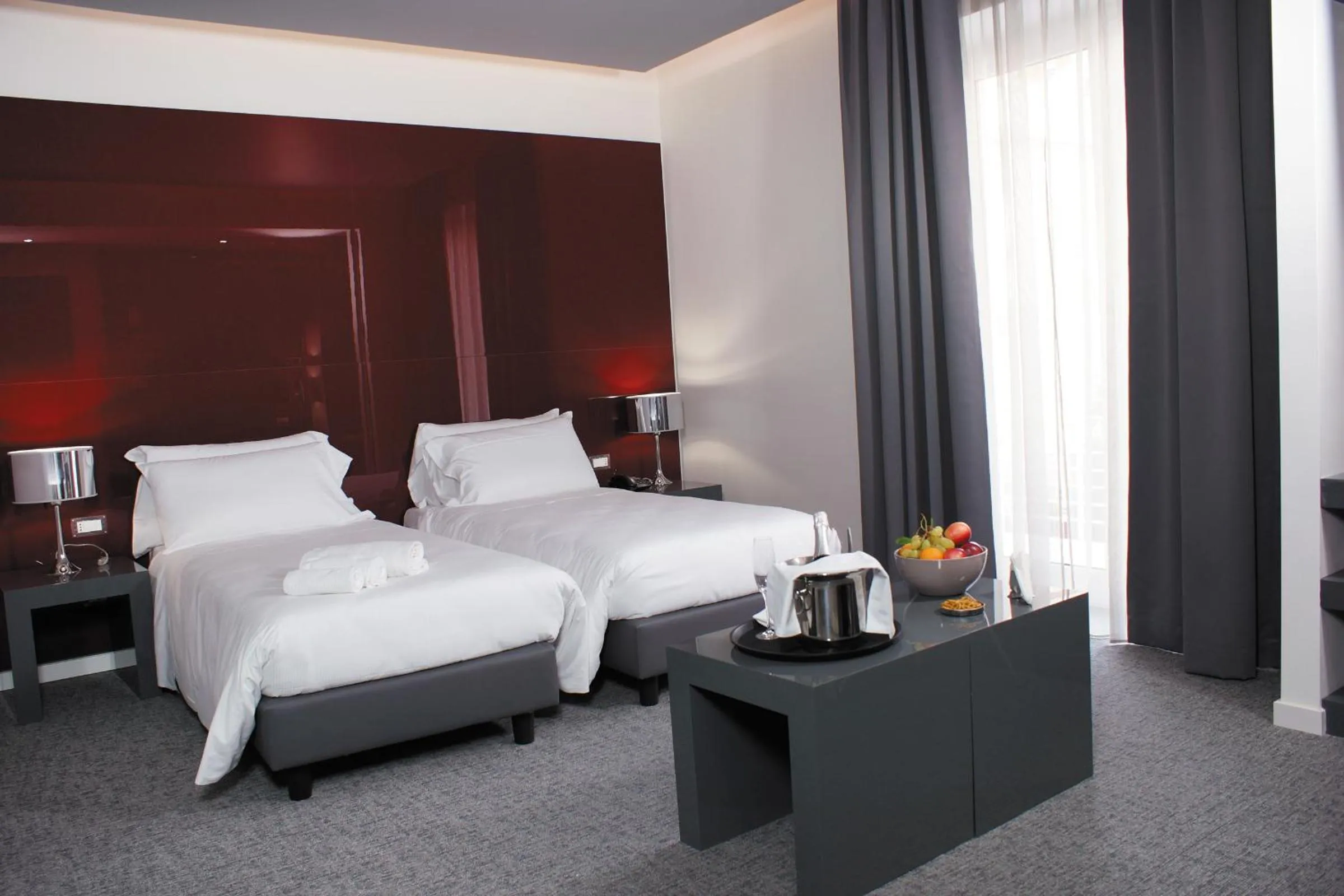 Bedroom, Bed in Hotel Leopardi