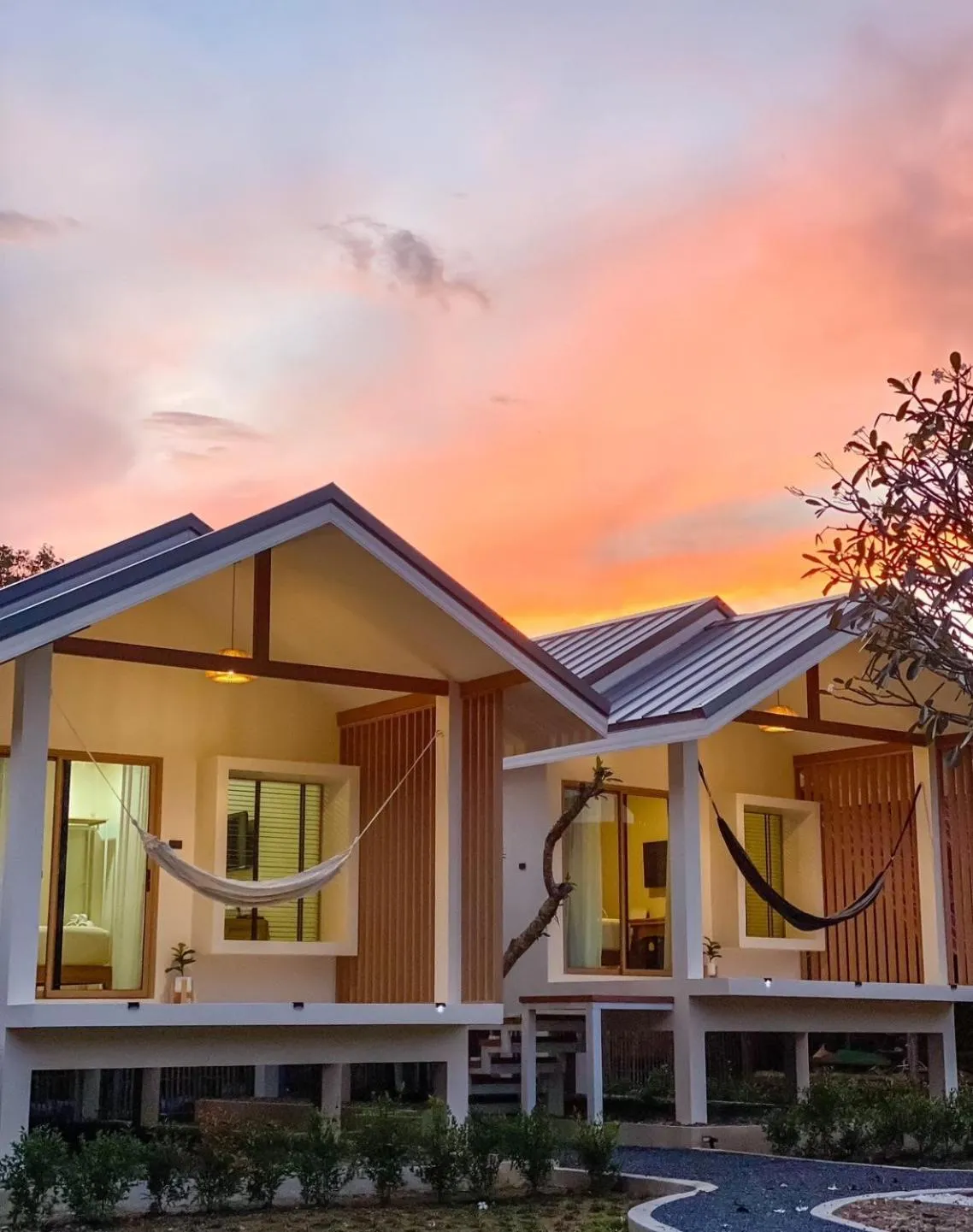 Property building in Pai Nam Now