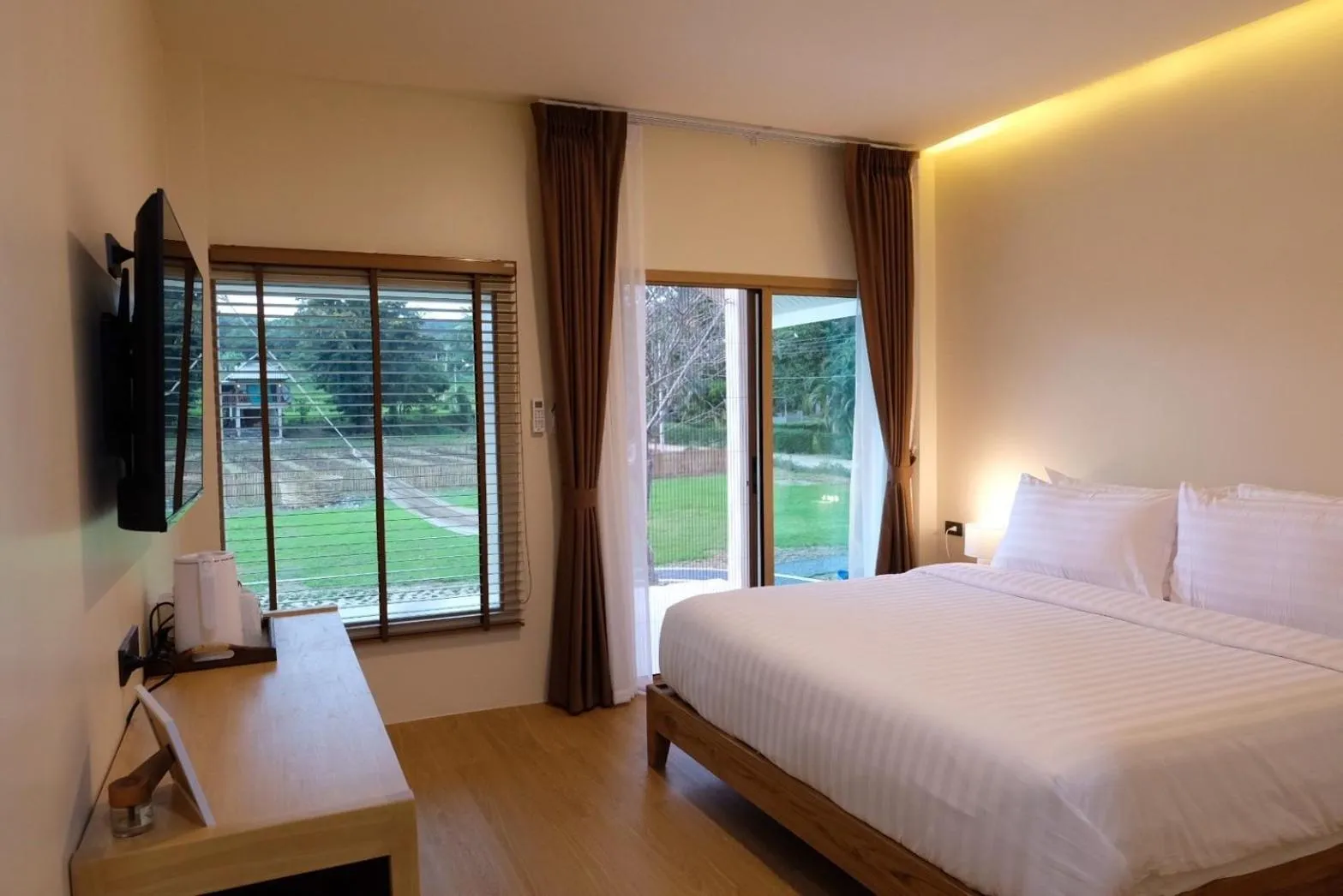 Bedroom, Bed in Pai Nam Now